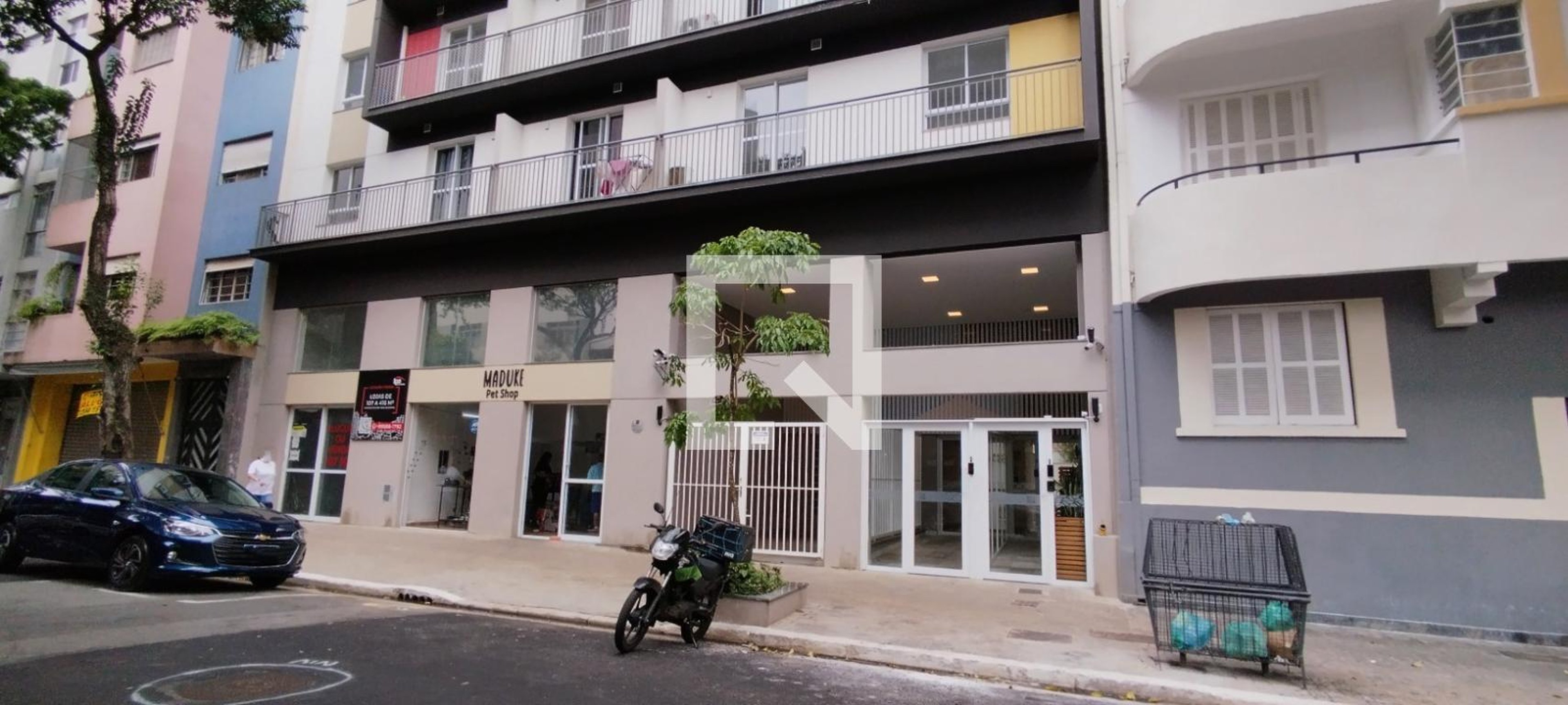 Fachada Condomínio em Rua Francisca Miquelina, 233