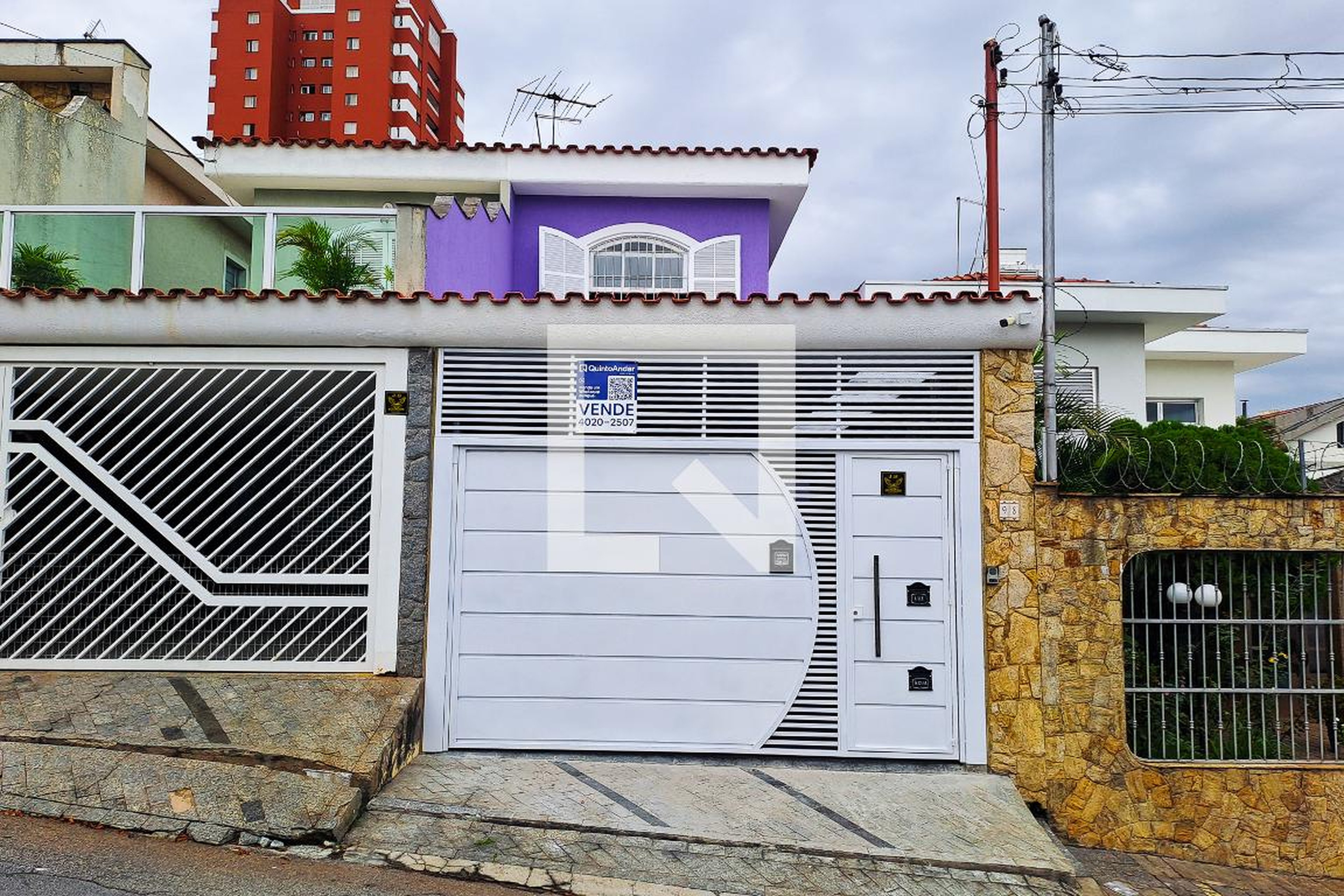 Fachada Condomínio em Rua Bartolomeu Dias, 98