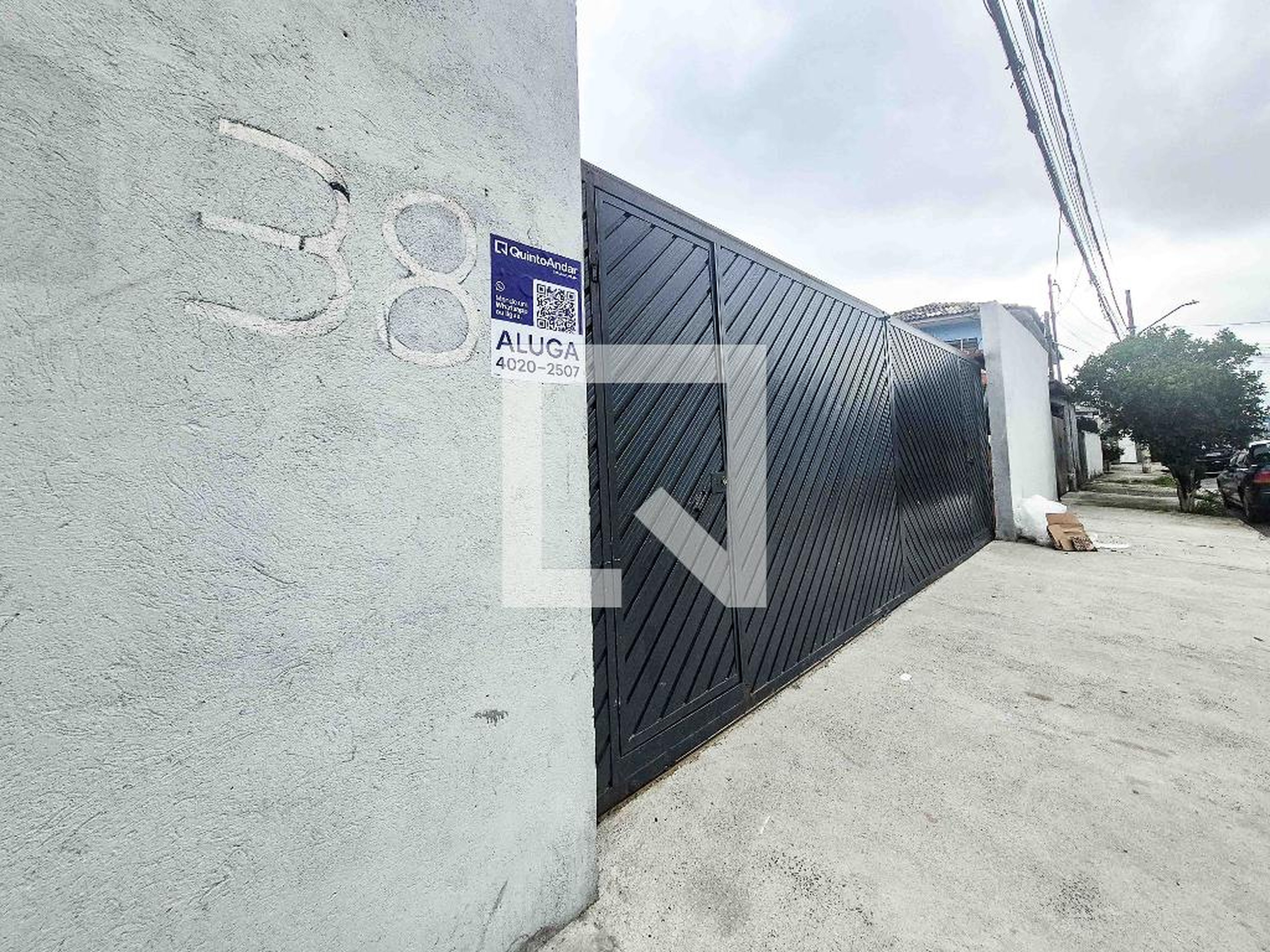 Fachada Condomínio em Rua Tasselli Ugo, 38