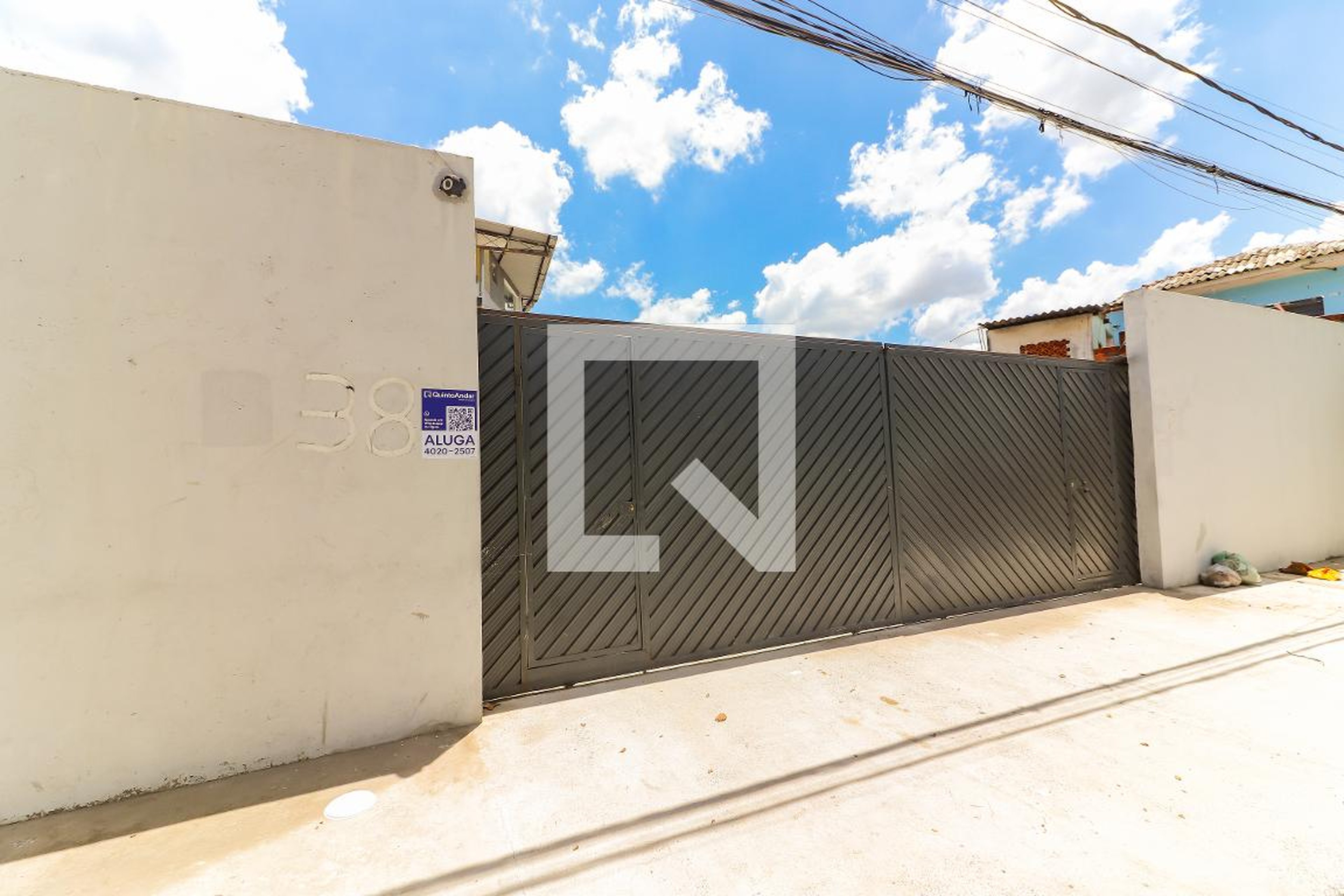 Fachada Condomínio em Rua Tasselli Ugo, 38