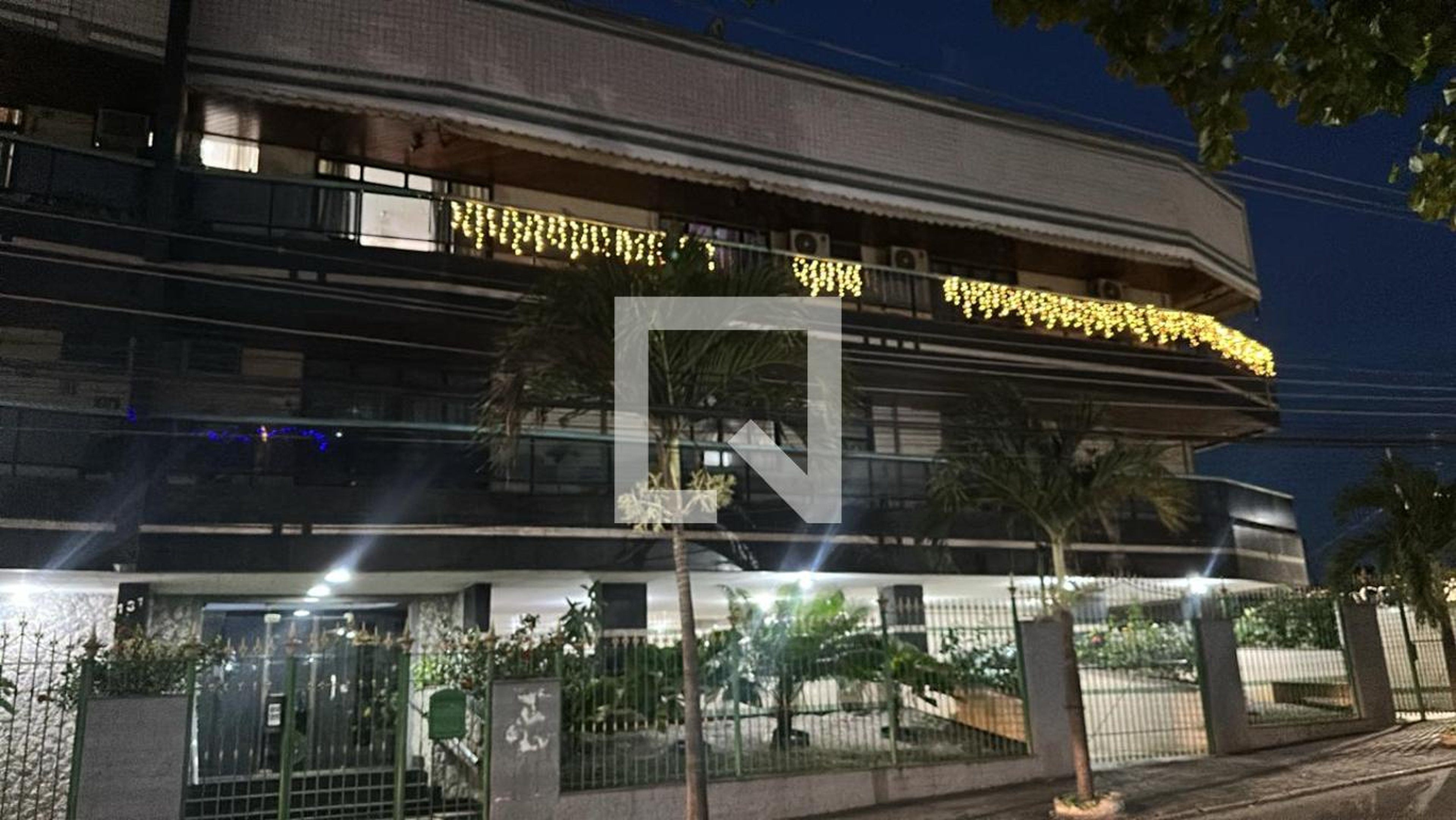 Fachada Condomínio em Rua Luís Belart, 131