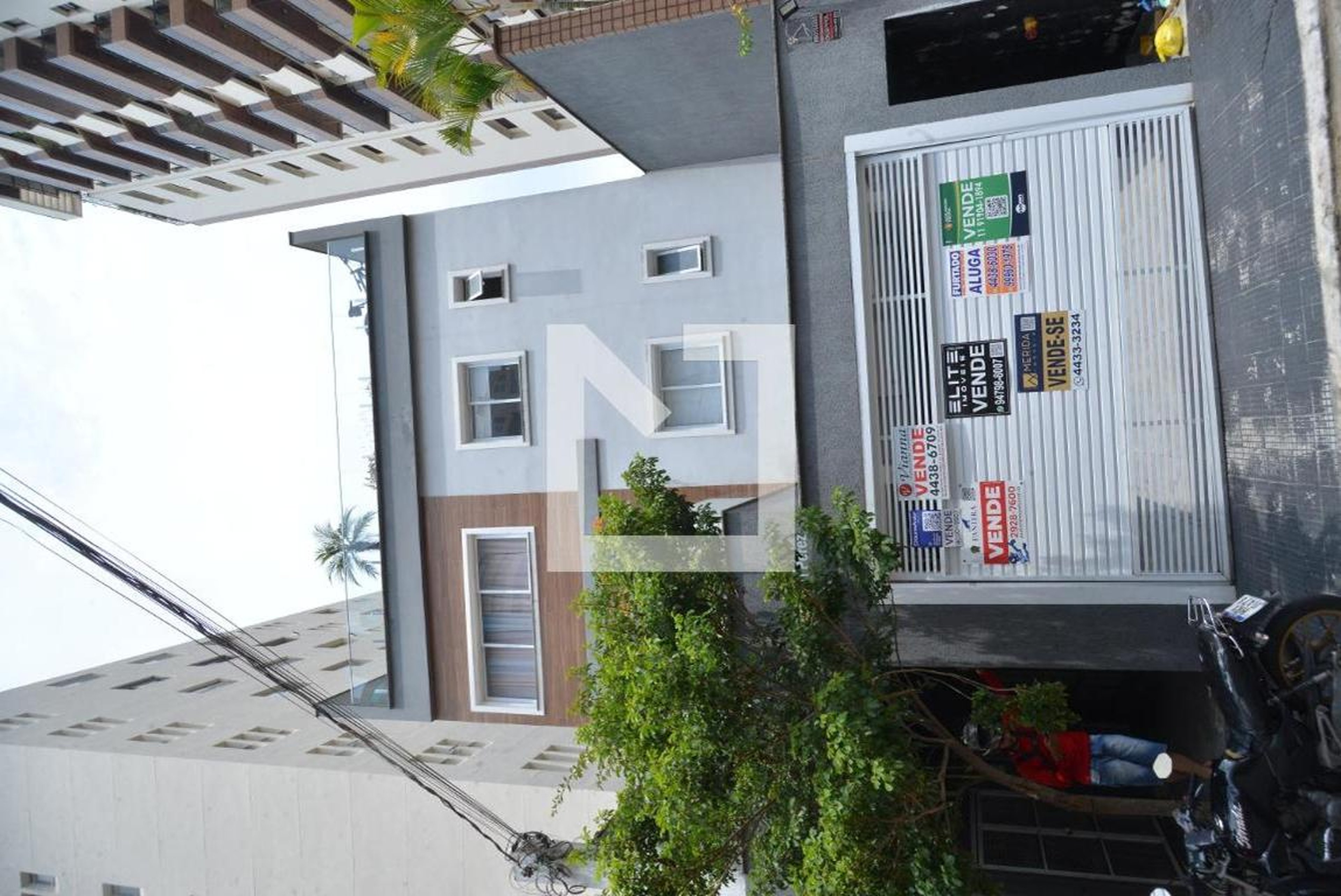 Fachada do Prédio Condomínio em Rua Antônio Bastos, 221