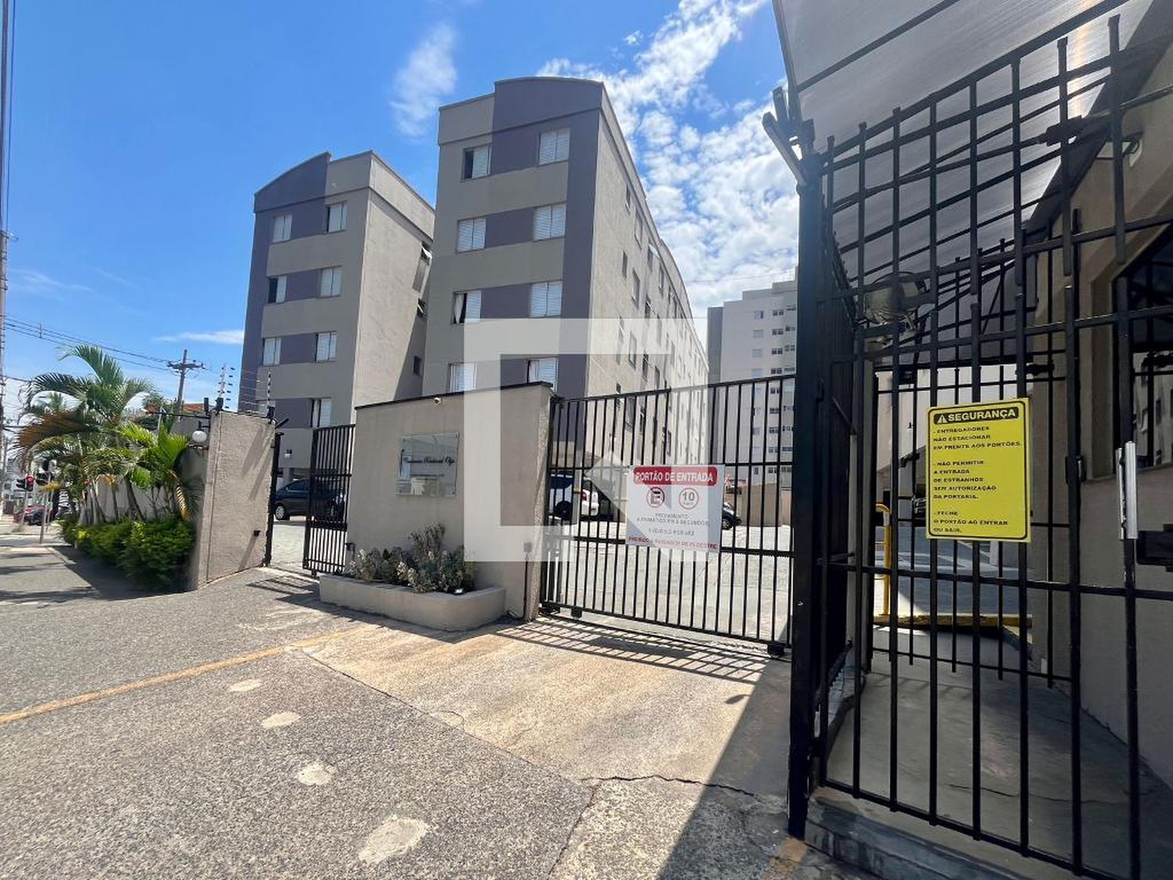 Fachada do Prédio Condomínio em Rua Frei José do Monte Carmelo, 240