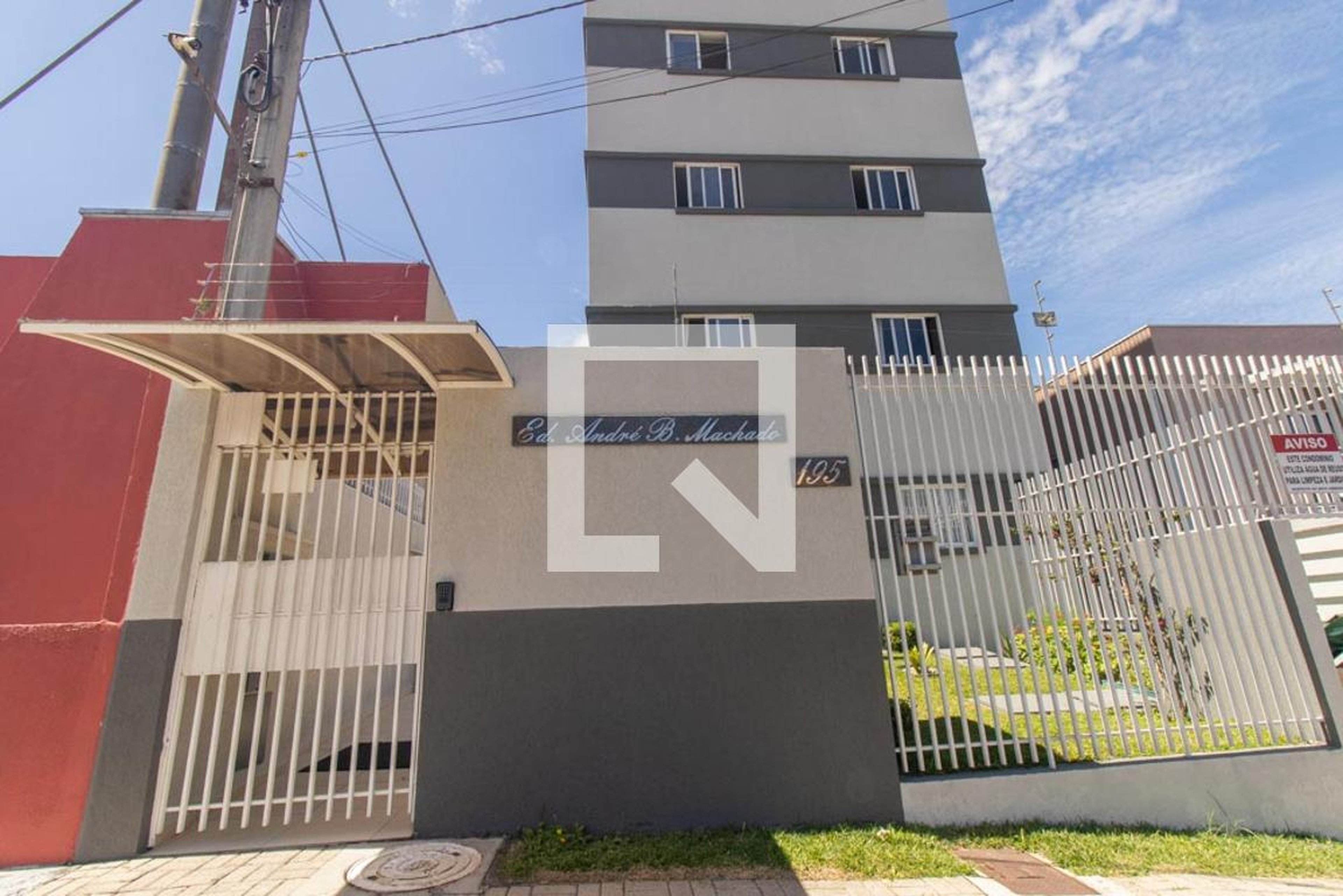 Fachada do Condomínio Edifício Residêncial Abdré bsipo