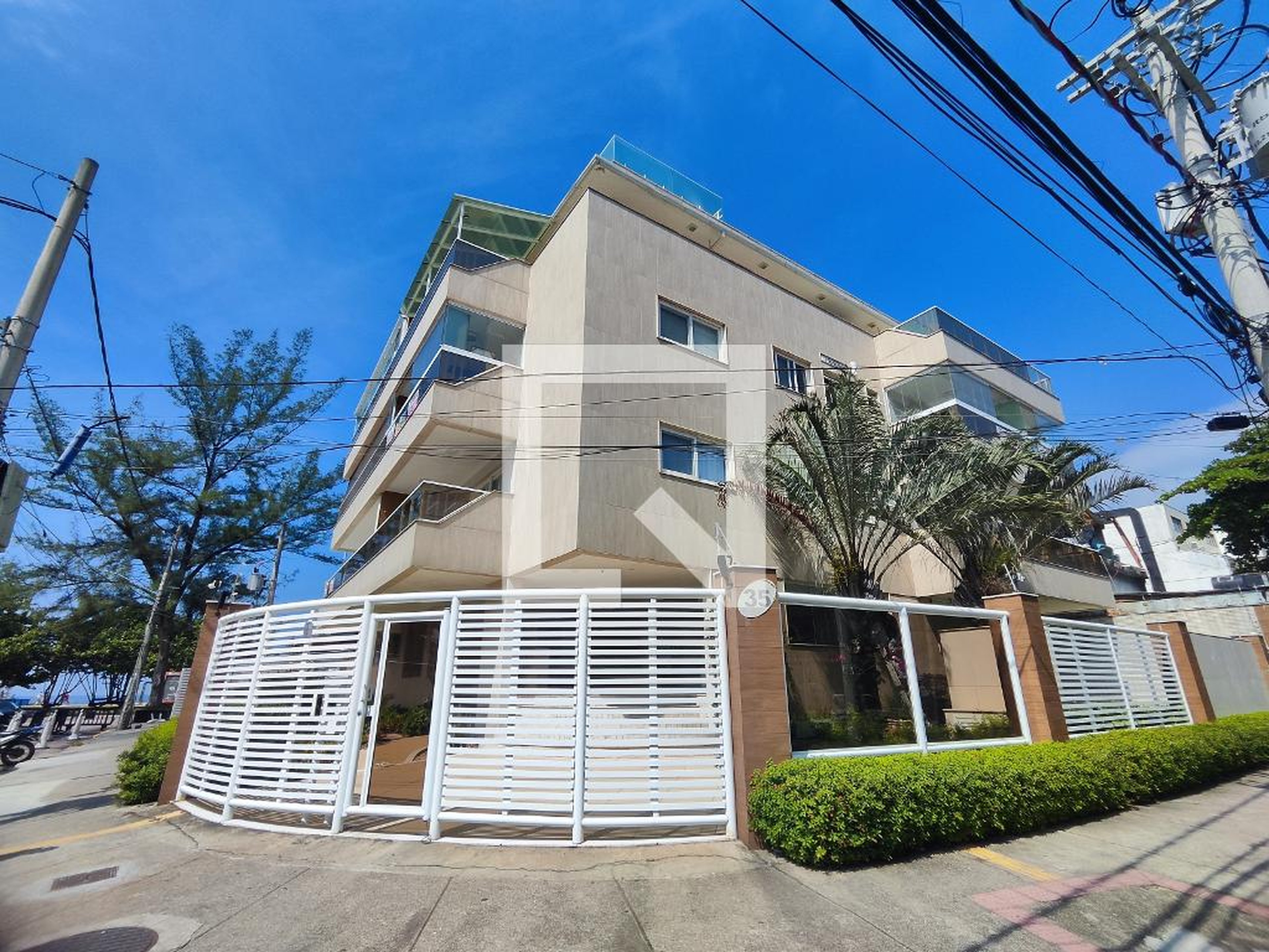 Fachada Condomínio em Rua Carlota Macedo Soares, 35