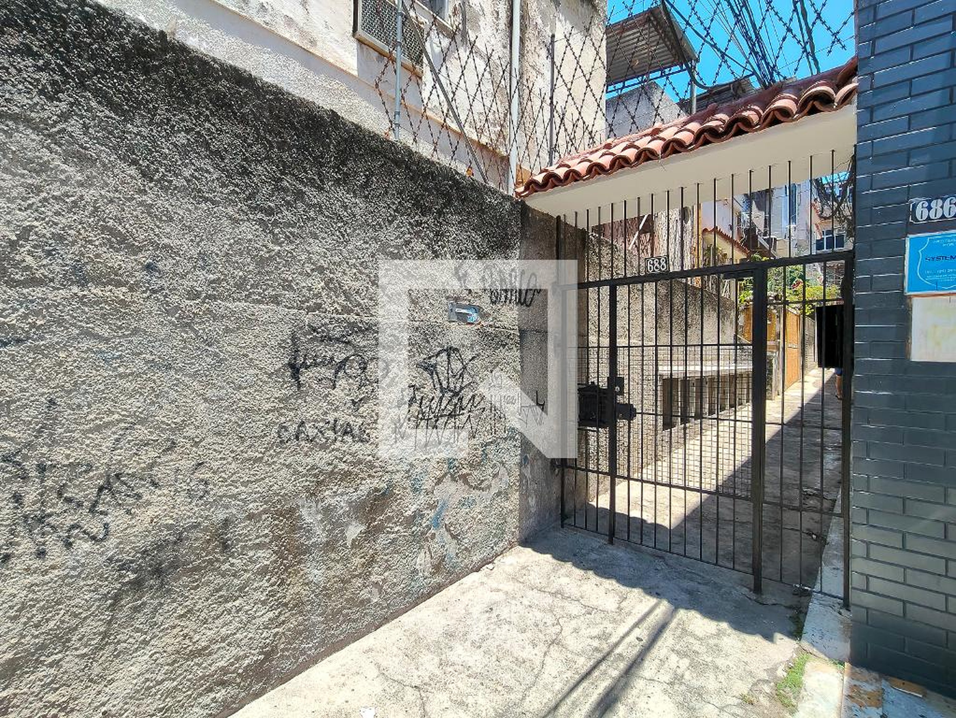 Fachada Condomínio em Rua Teodoro da Silva, 688