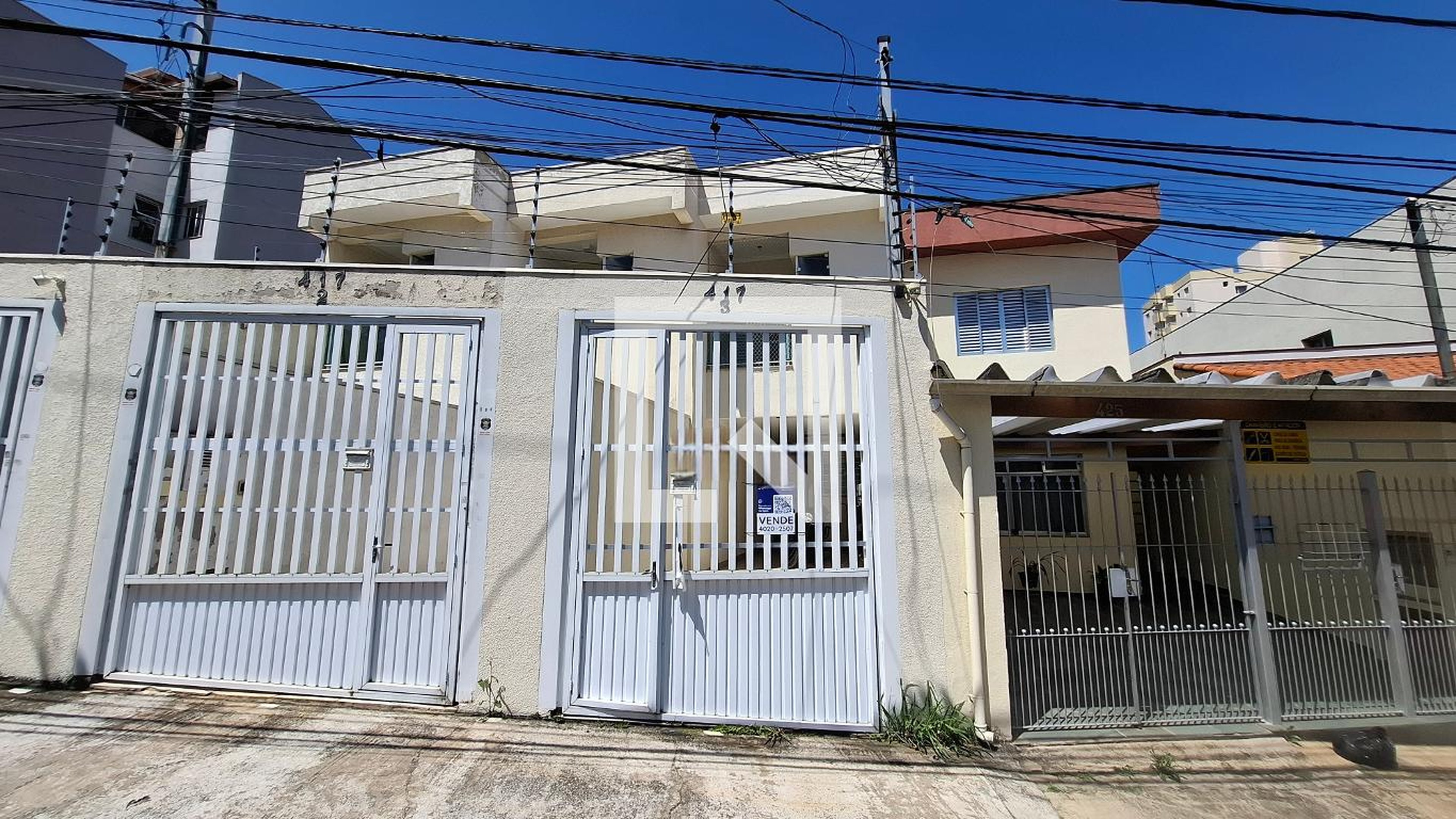 Fachada Condomínio em Rua Adolfo Laves, 417