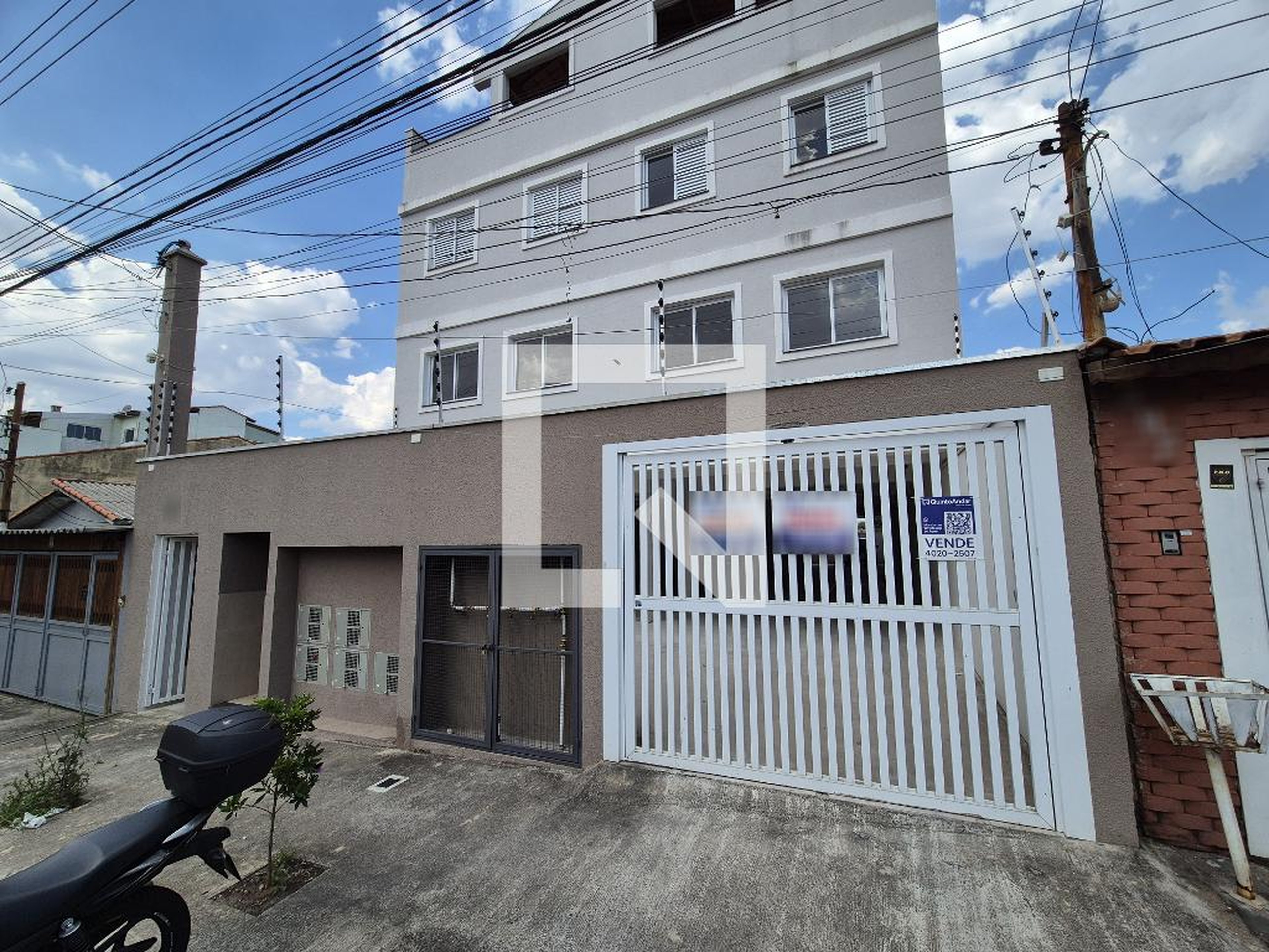 Fachada Condomínio em Rua Gana, 285