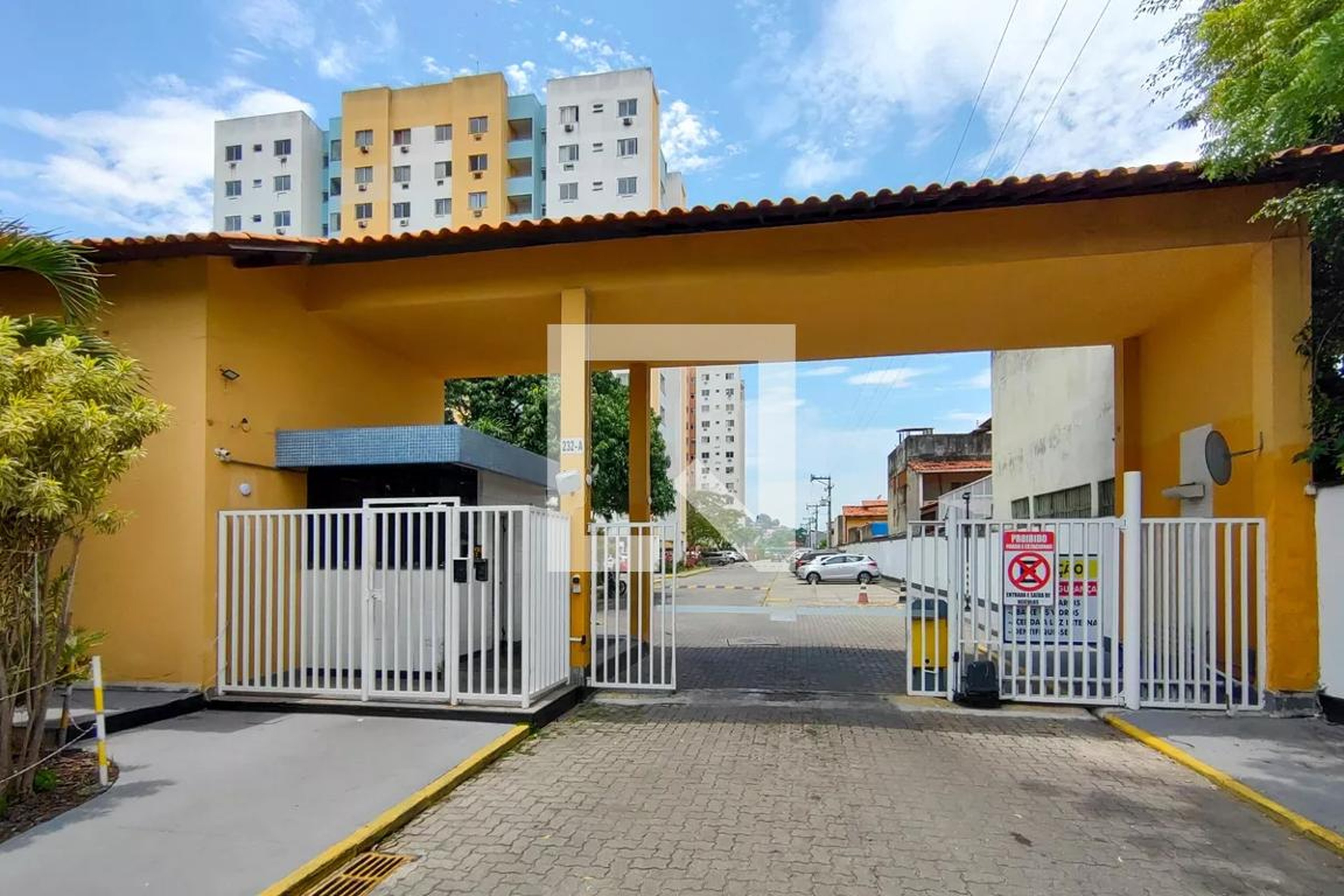 Fachada do condomínio Condomínio Chácara das Flores