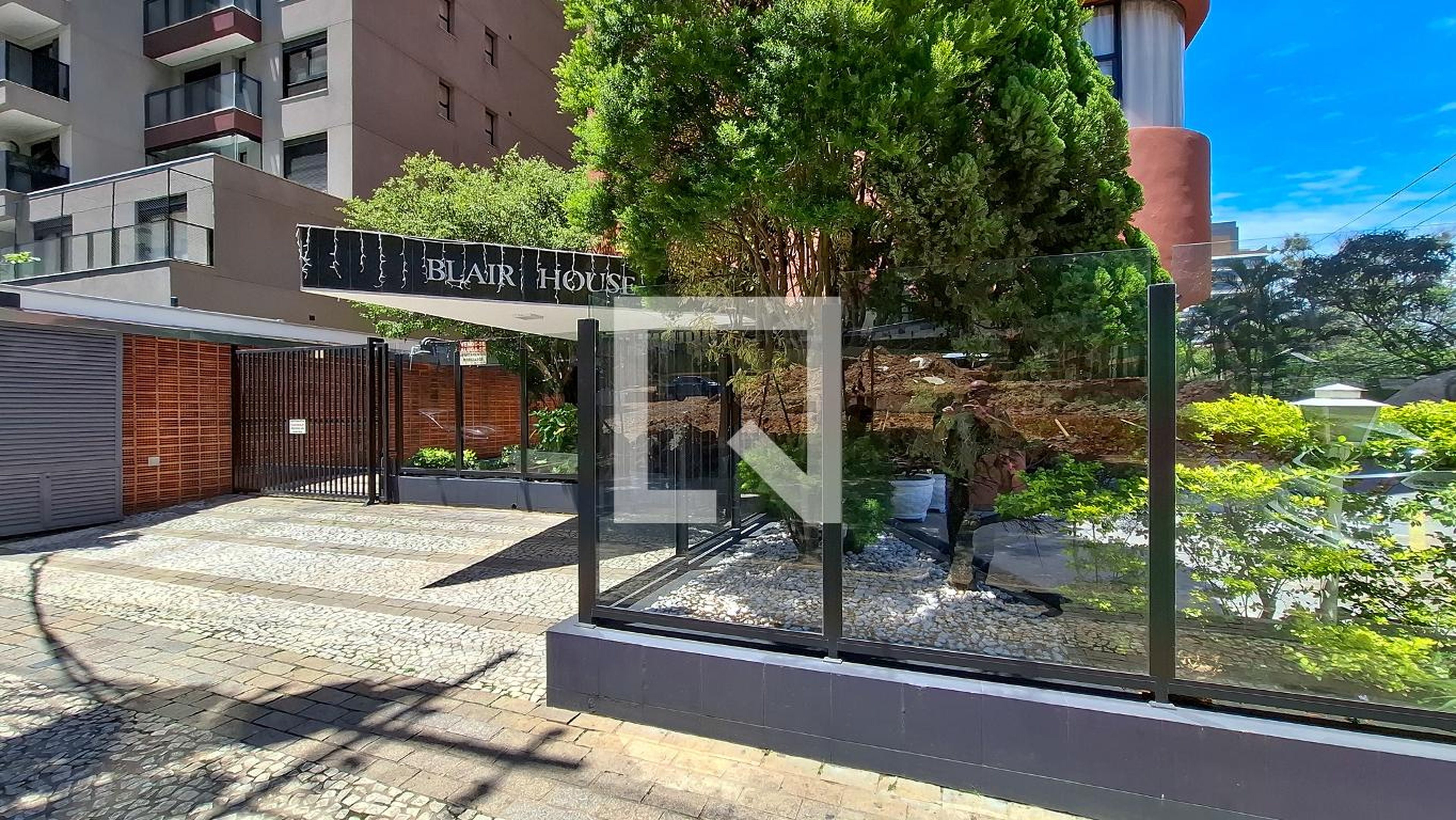 Fachada do Prédio Condomínio Blair house