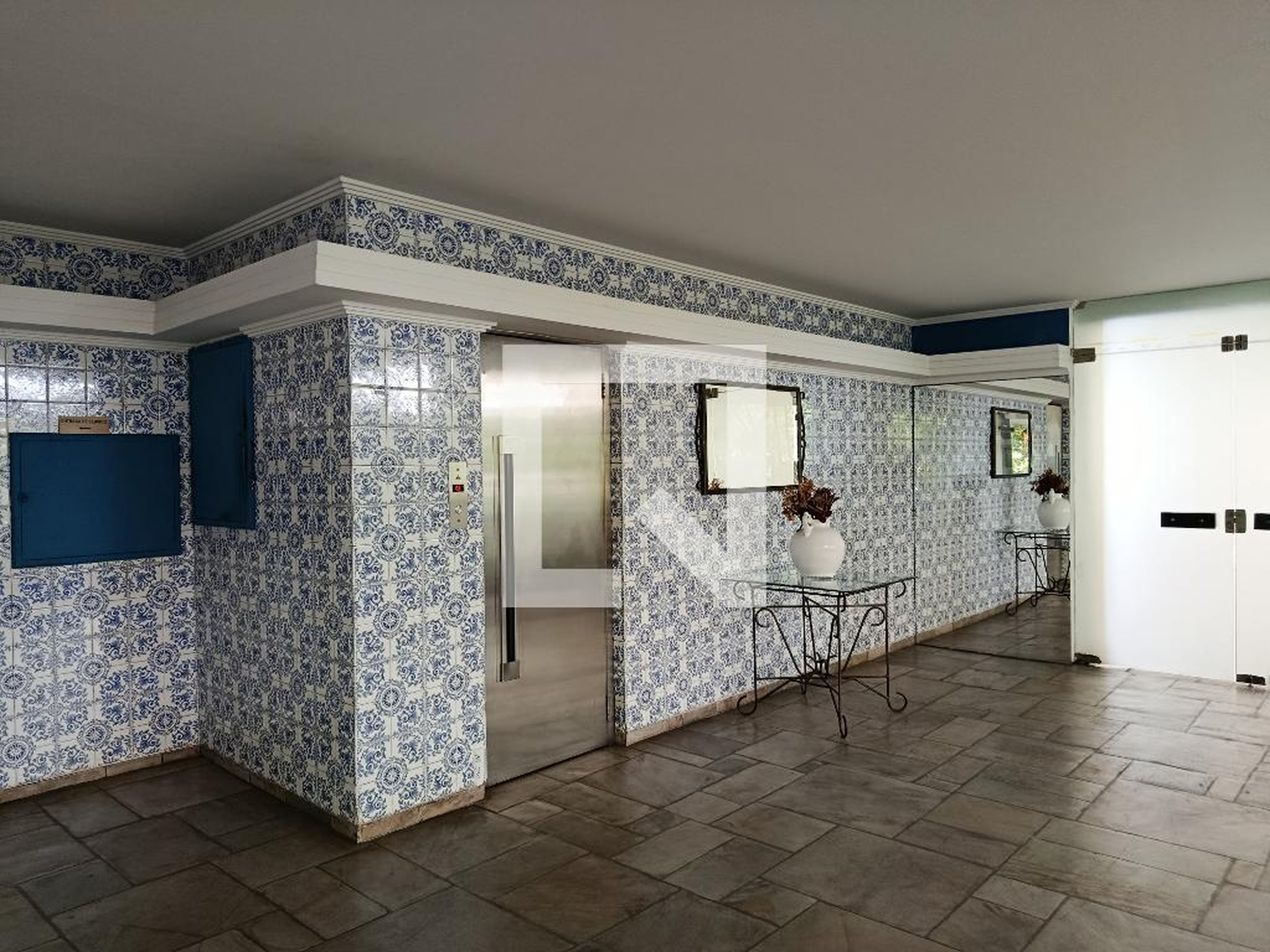 Hall de entrada - Caruana