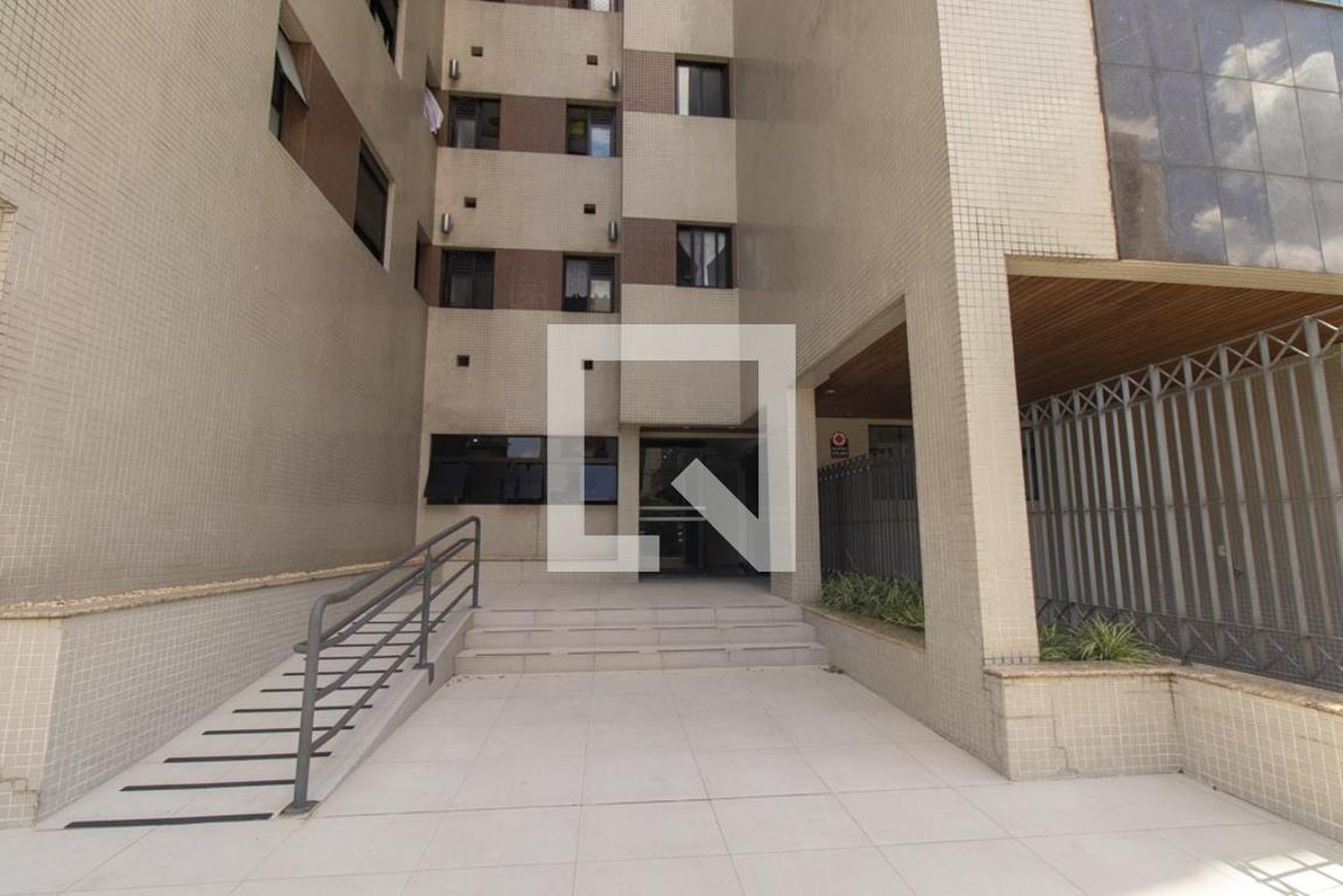 Fachada Condomínio em Rua Professor Álvaro Jorge, 140