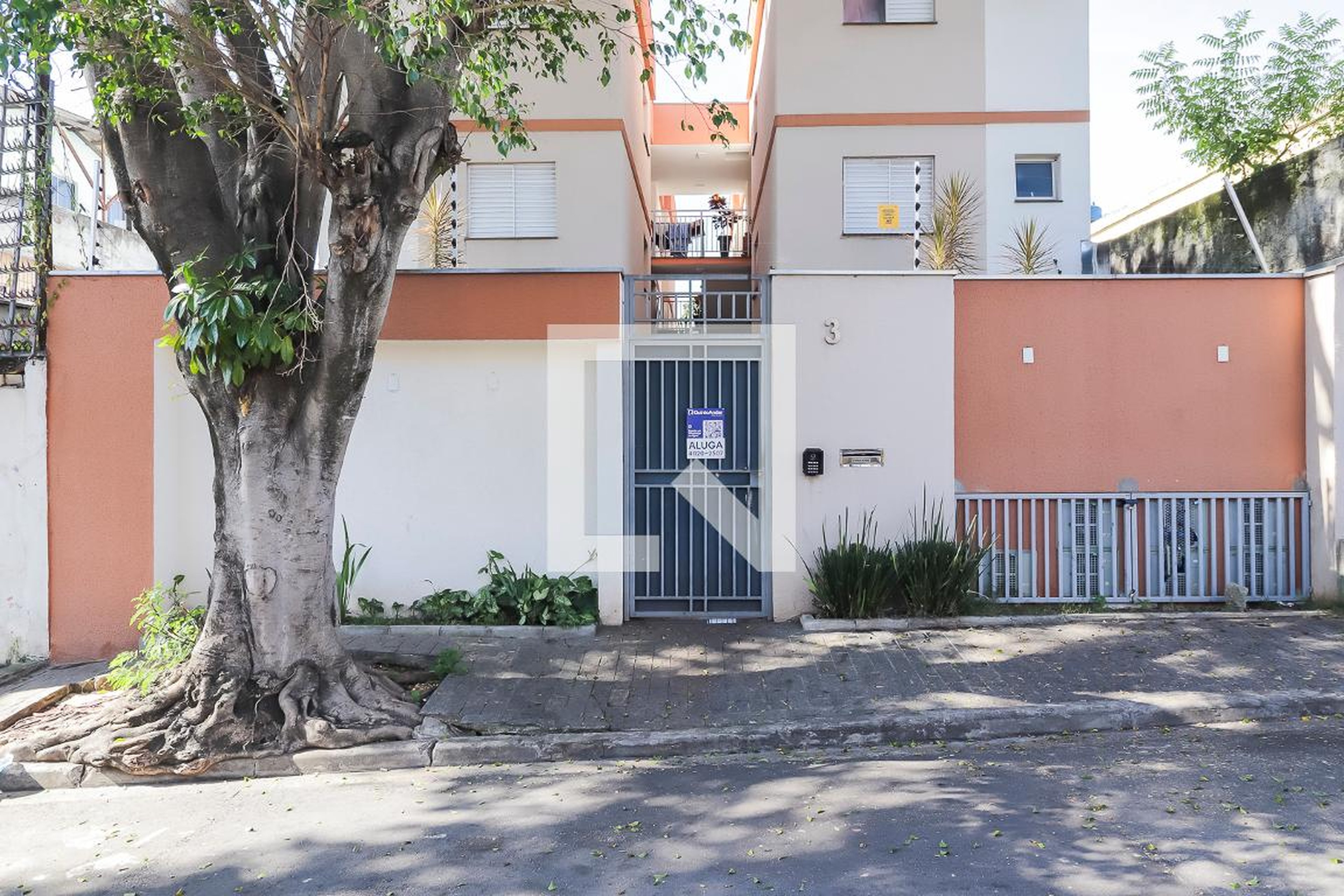 Fachada Condomínio em Rua Erli, 3