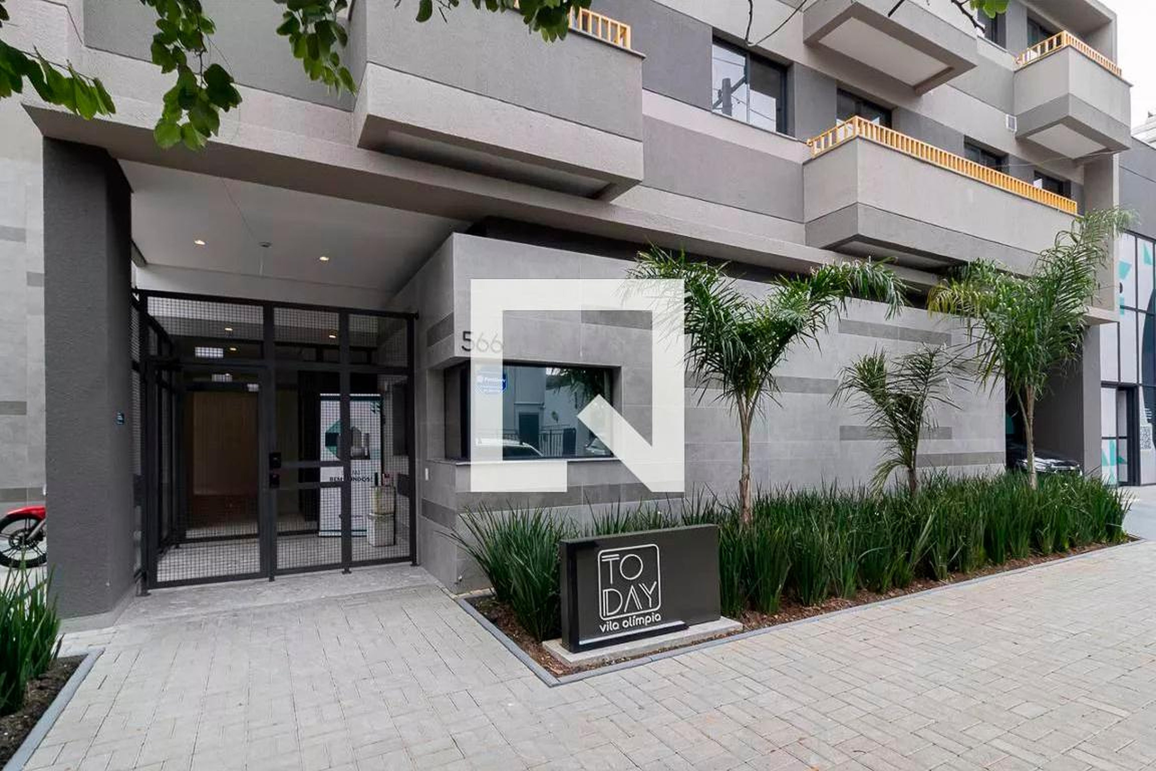 Fachada Condomínio em Rua Casa do Ator, 556