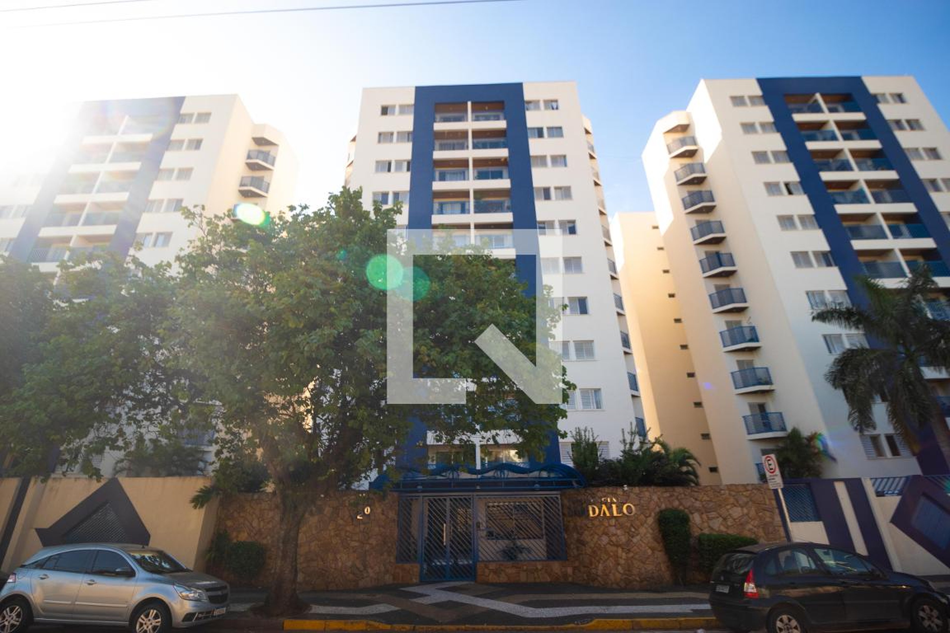 Fachada Condomínio em Rua Doutor Sales de Oliveira, 120