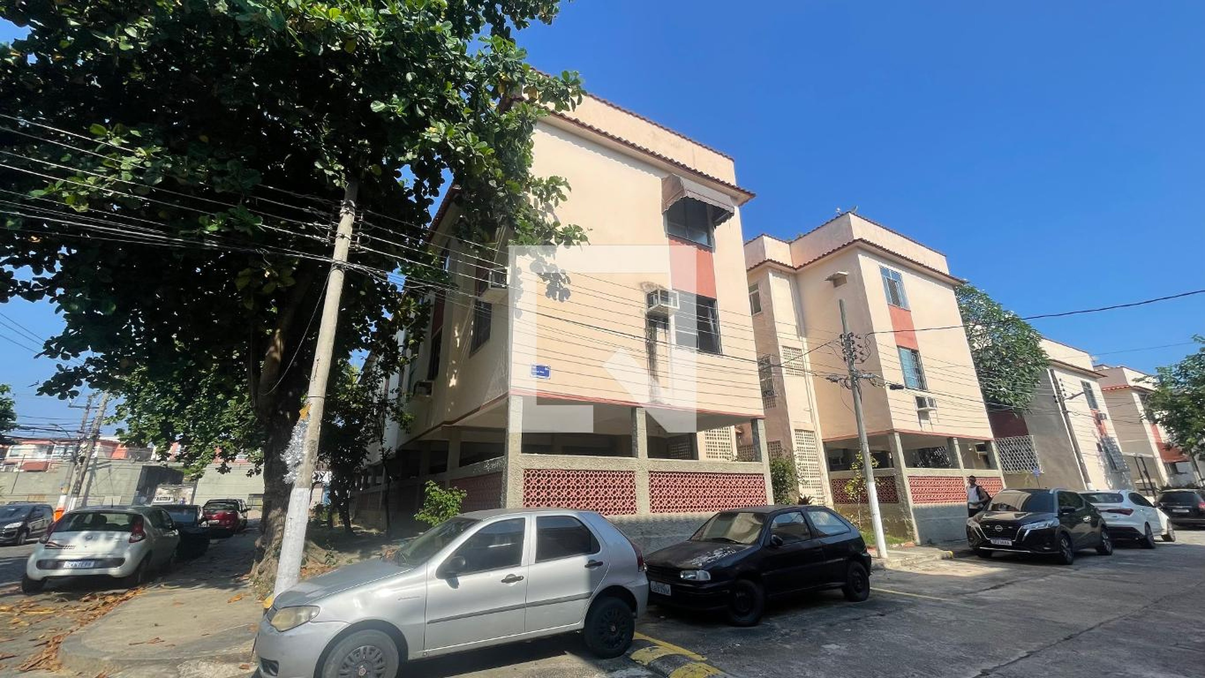 Fachada Condomínio em Rua Professor Henrique Roxo, 84