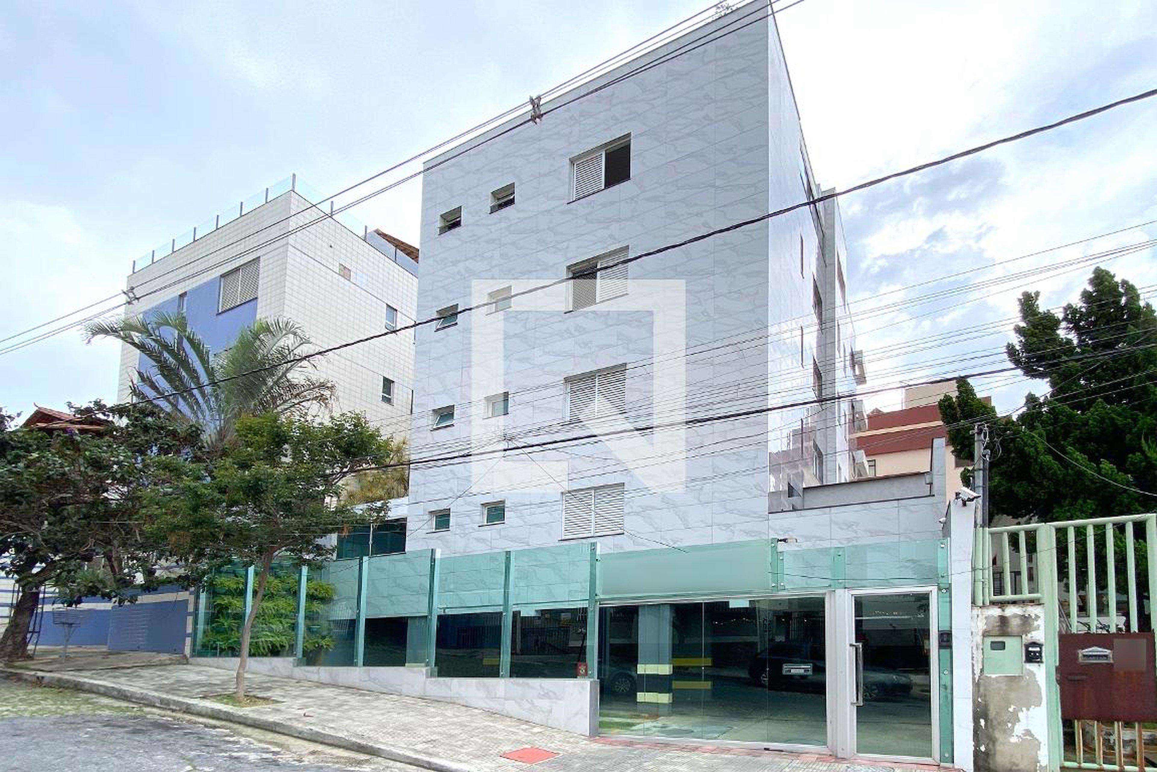 Fachada Condomínio em Rua Lourival Pinto Coelho, 90