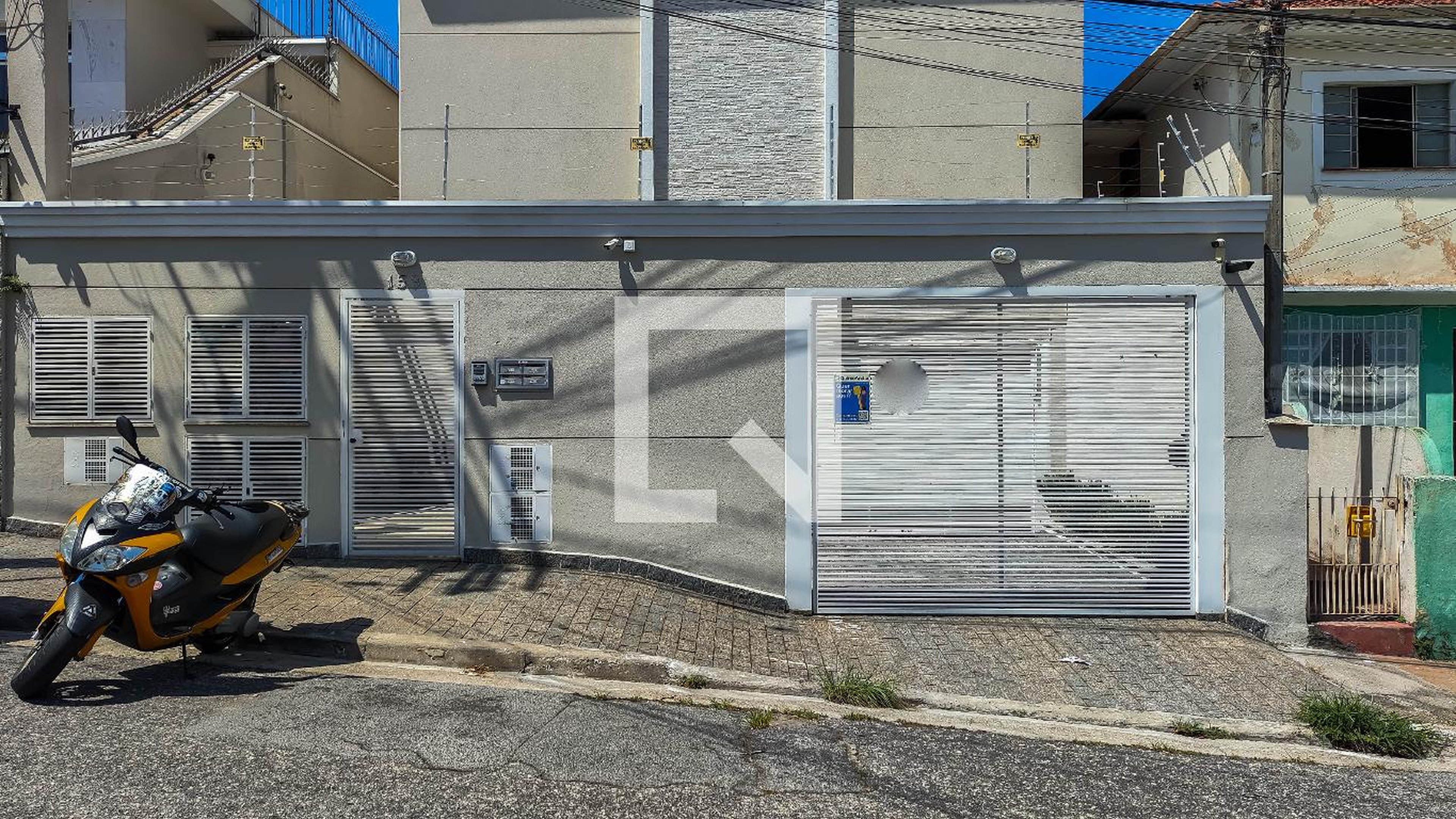 Fachada do Condomínio Condomínio em Rua Jardimirim, 159