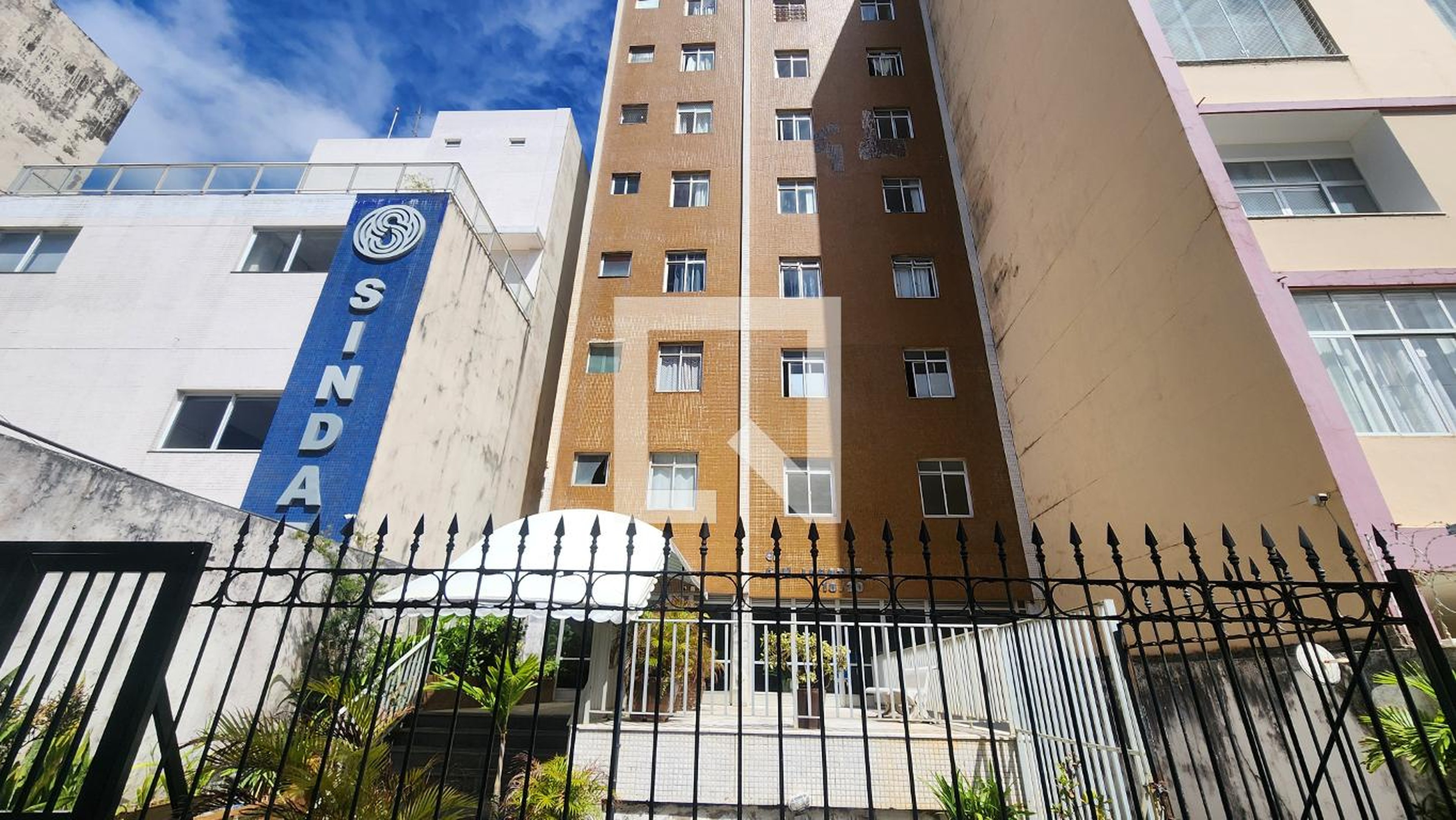 Fachada Condomínio em Rua General Labatut, 1820