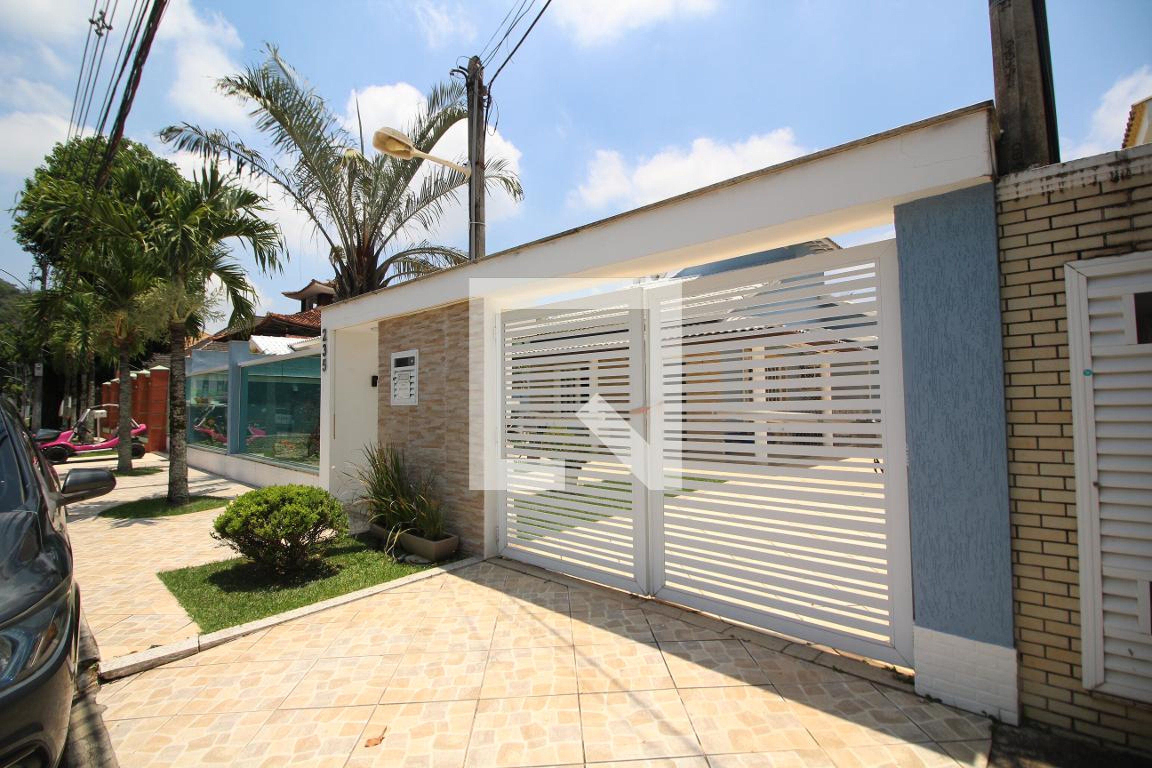 Fachada Condomínio em Rua Ministro Renato Machado, 235