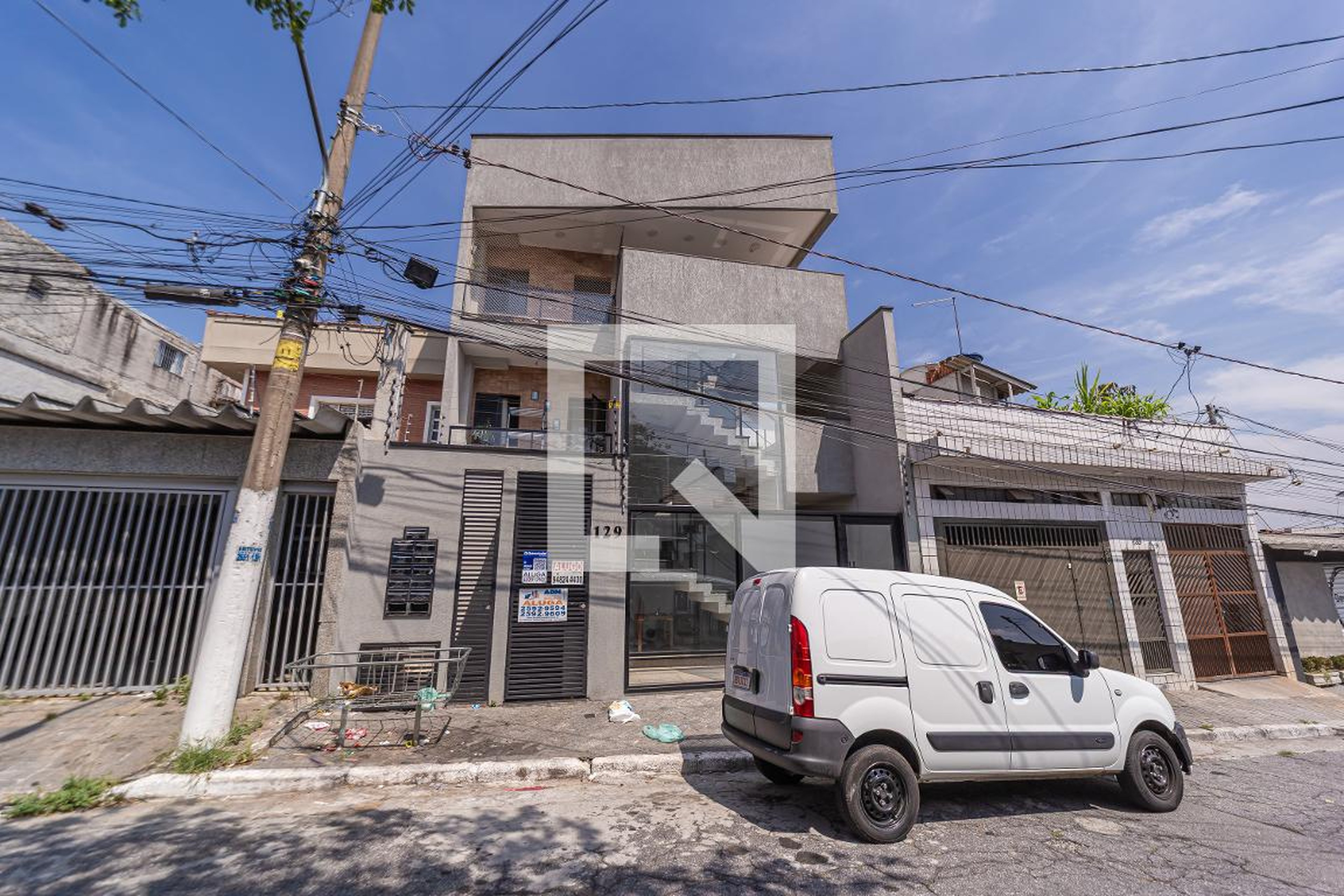 Fachada Condomínio em Rua Avelino Paranho, 129