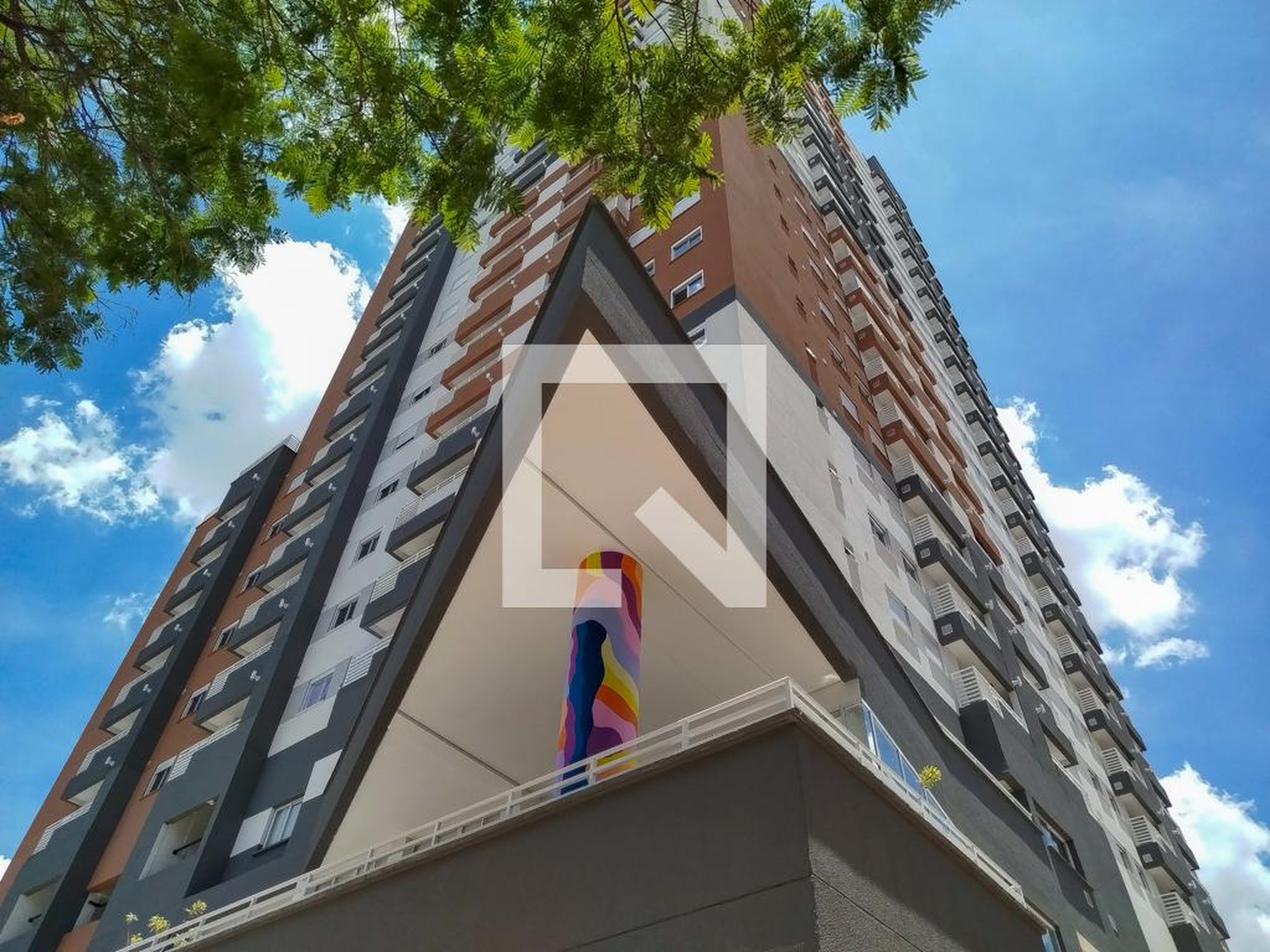 Fachada Condomínio em Rua Jorge Augusto, 364