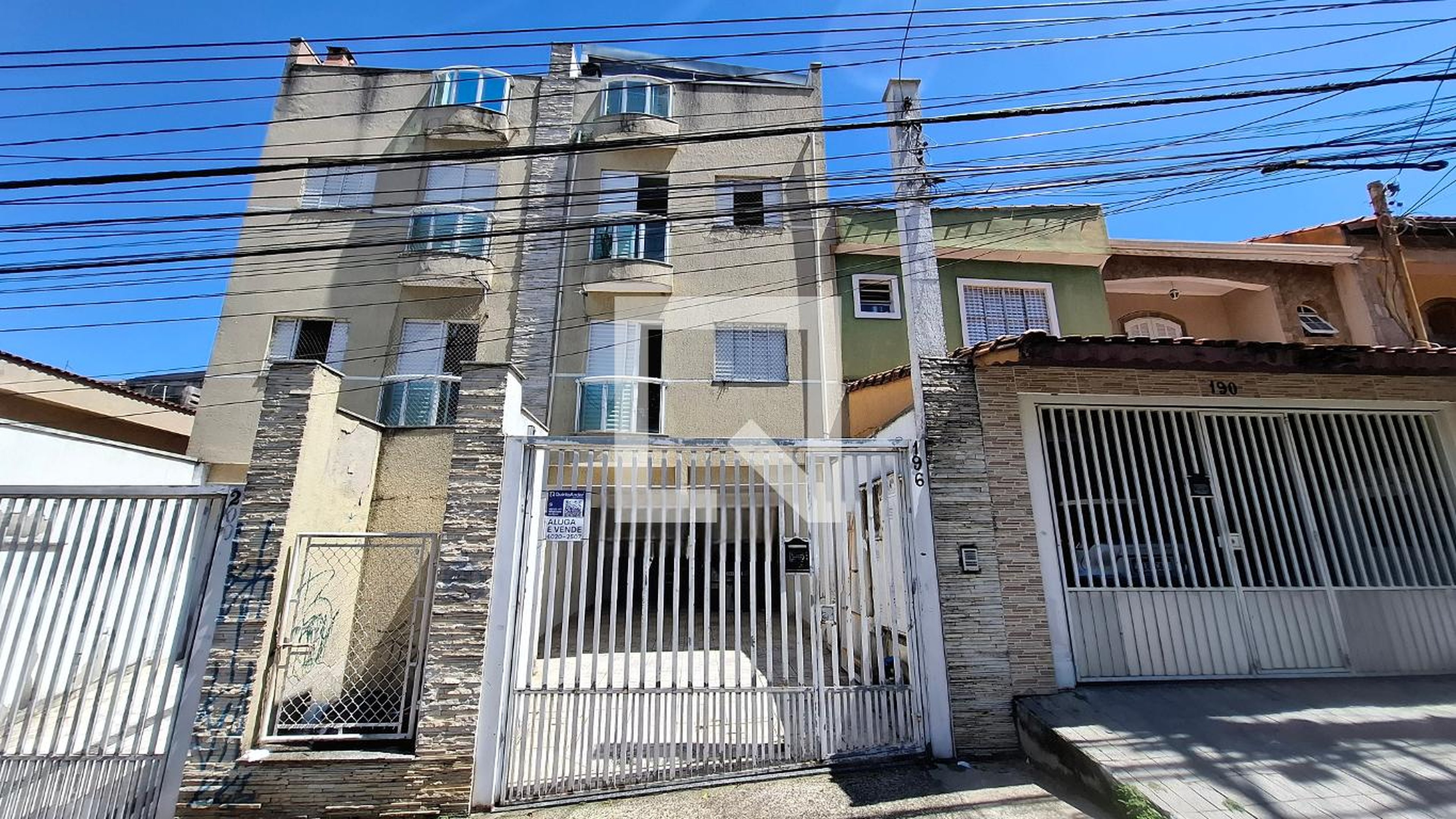 Fachada Condomínio em Rua Camões, 196