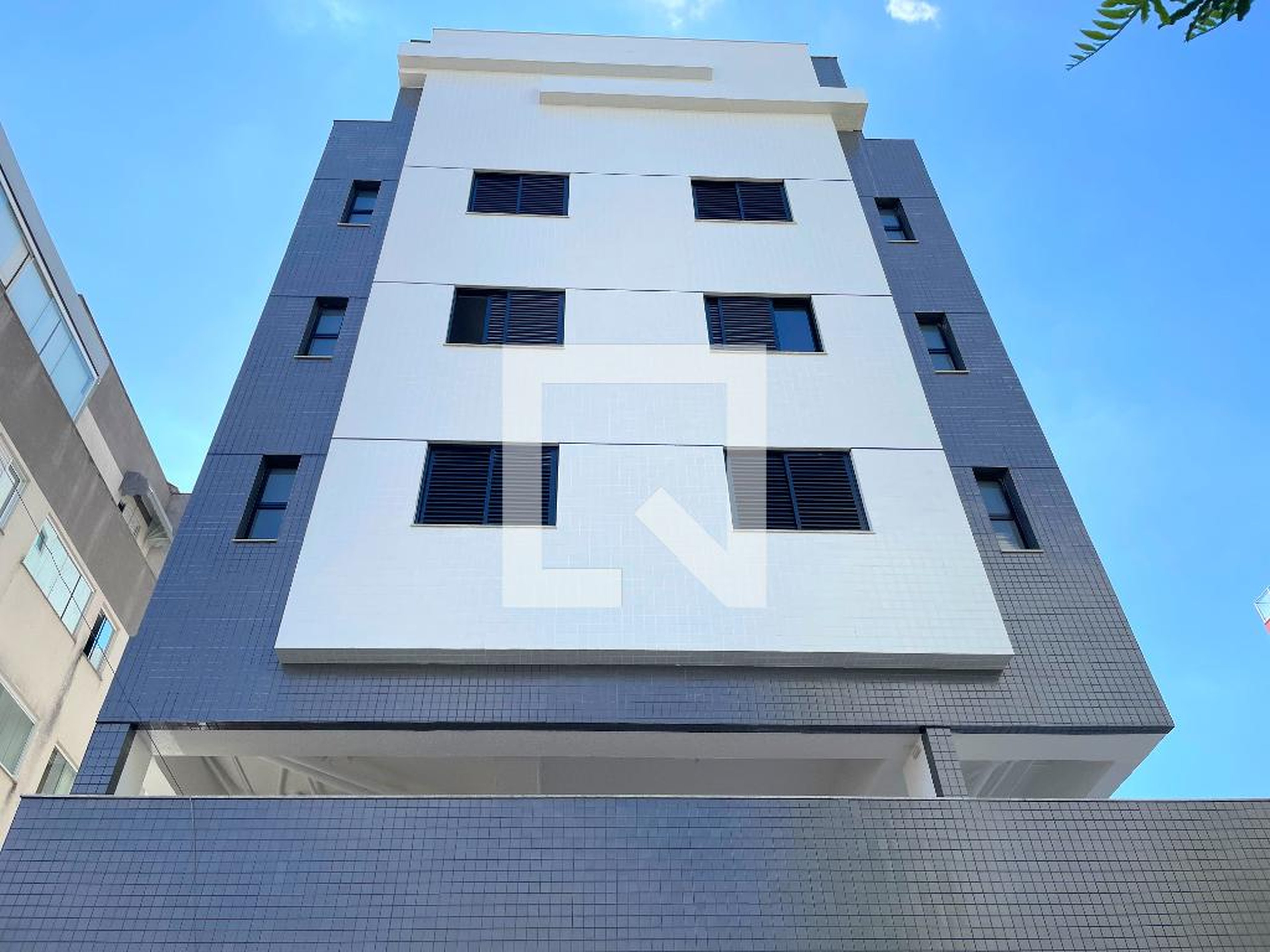 Fachada Condomínio em Rua Conselheiro Lafaiete, 499