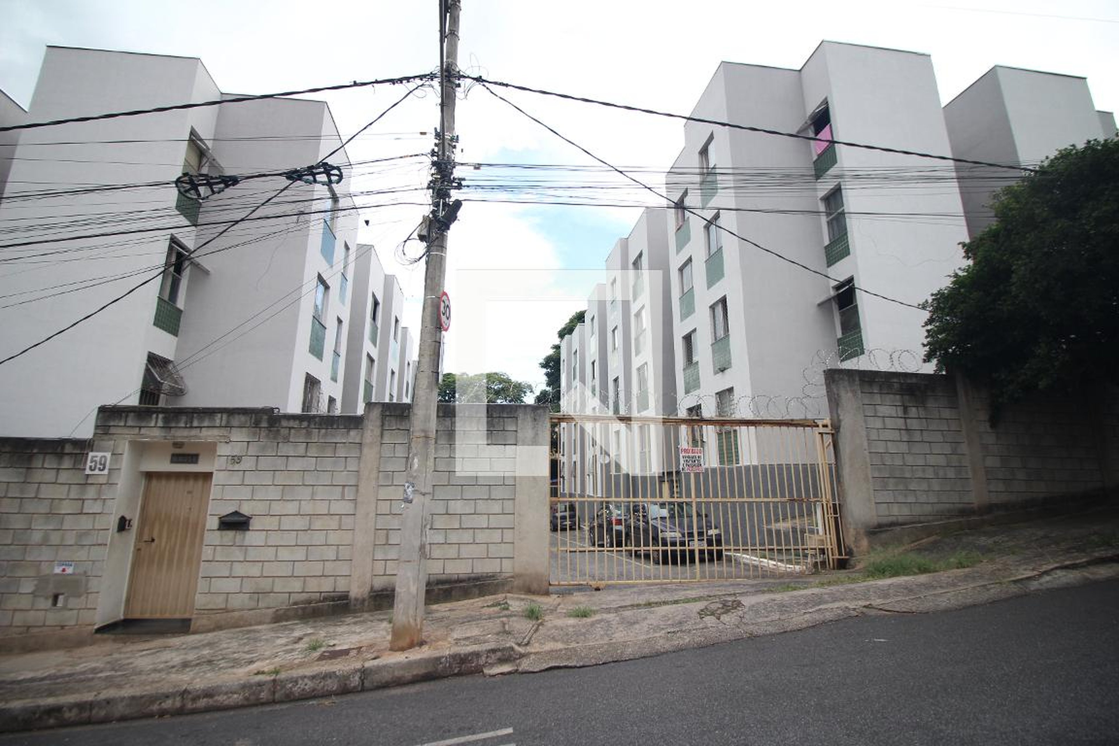 Fachada Condomínio em Rua Adelina Maria de Oliveira, 59