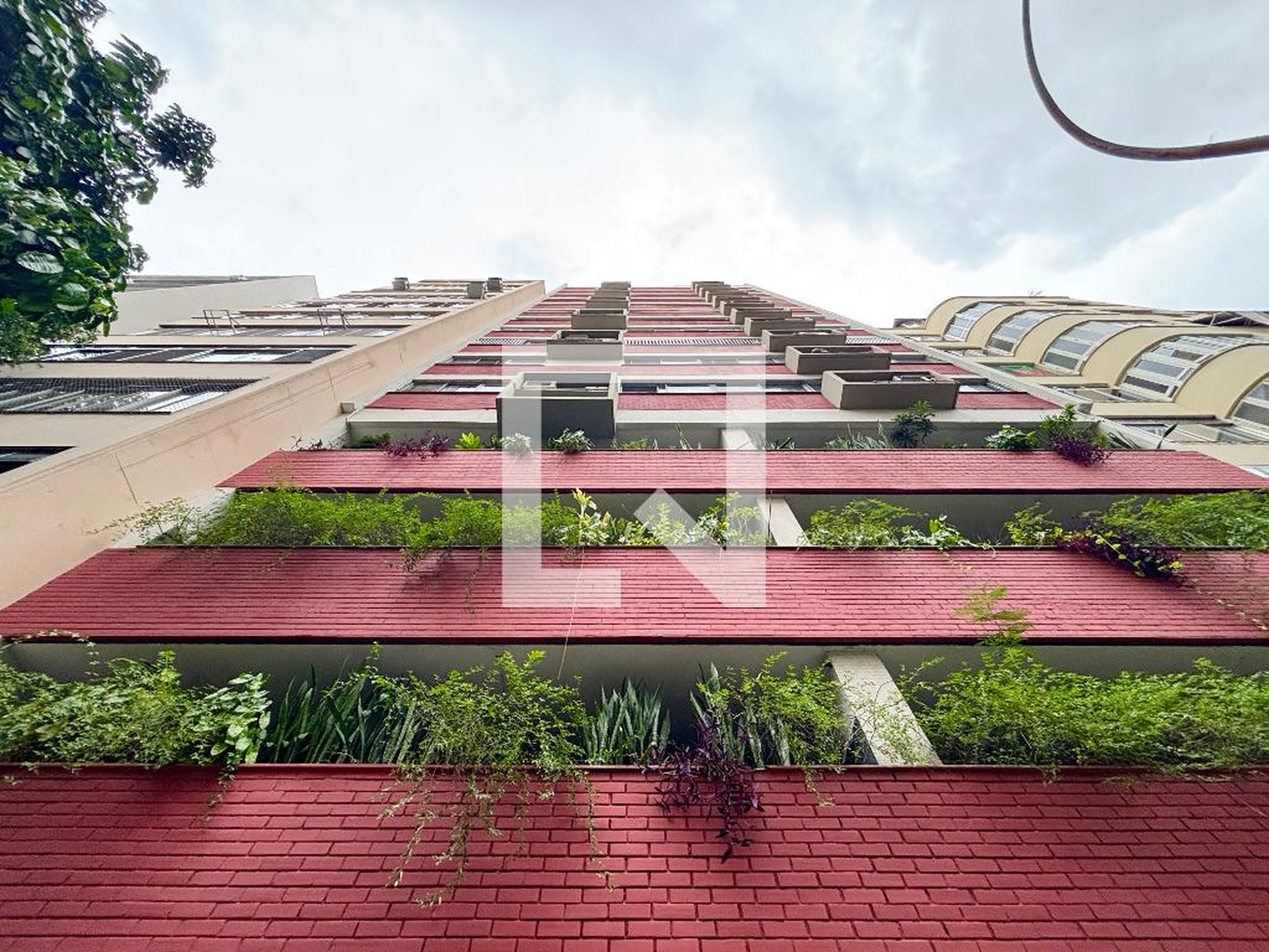 Fachada Condomínio em Rua Figueiredo Magalhães, 455