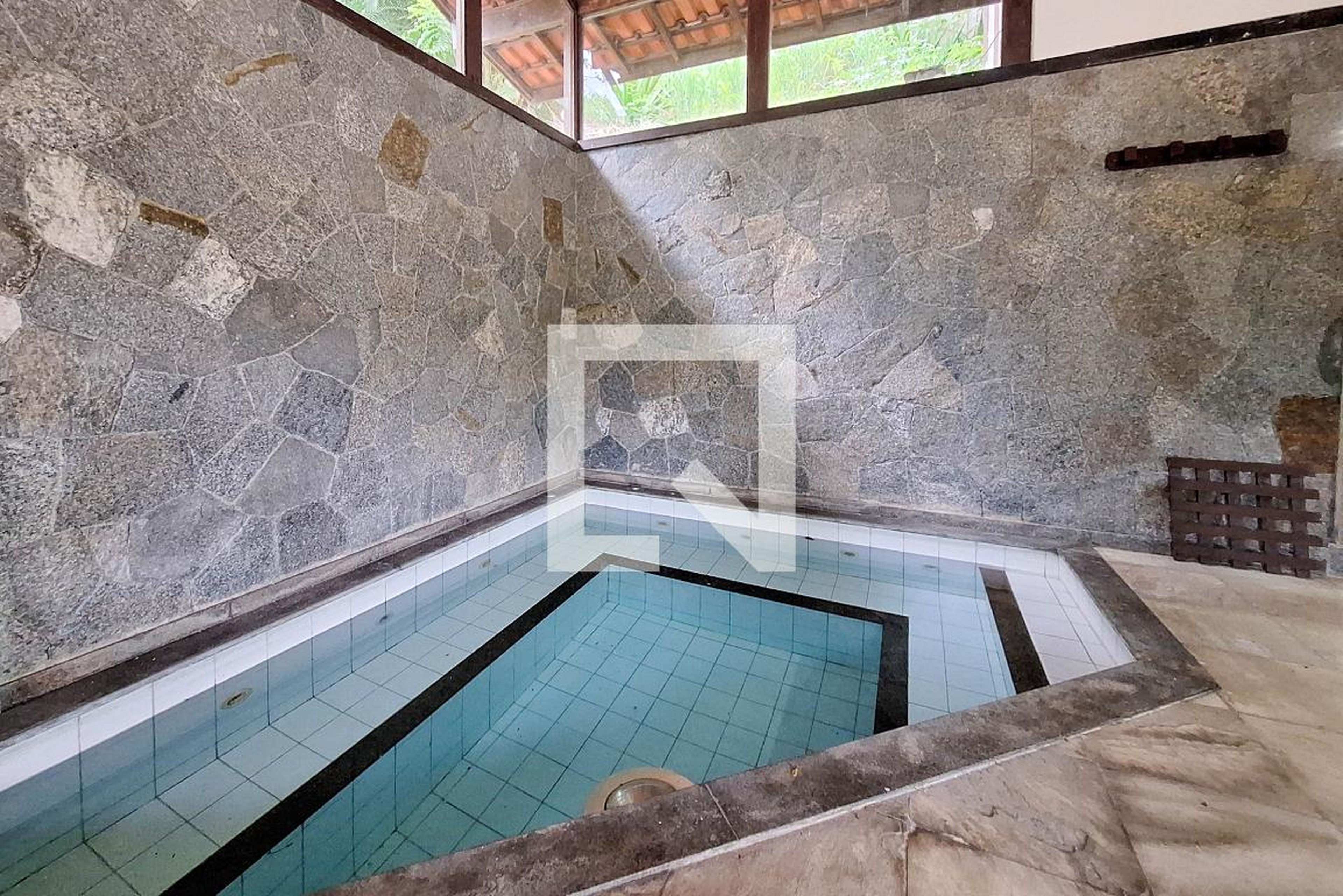 Piscina Coberta - Ubá III