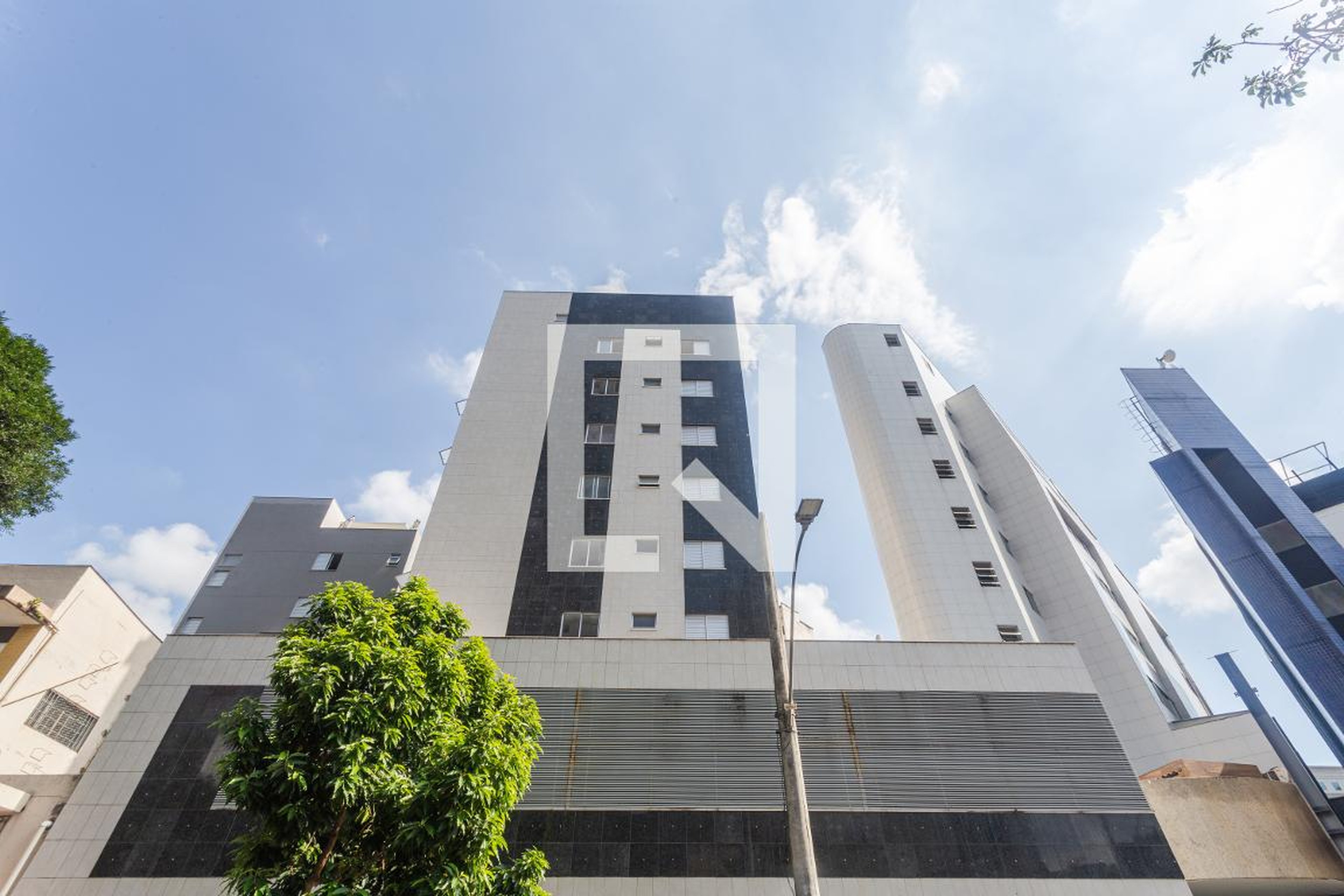 Fachada Condomínio em Rua Fernandes Tourinho, 182