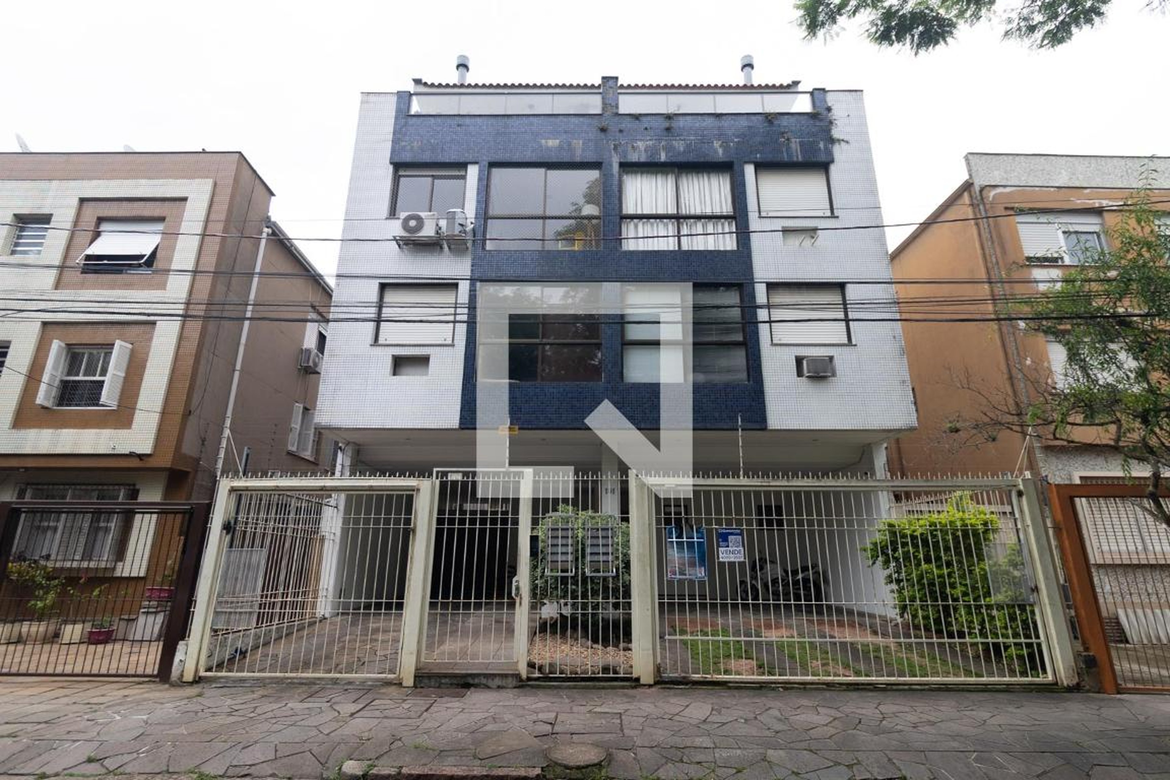 Fachada Condomínio em Rua Cícero Ahrends, 191