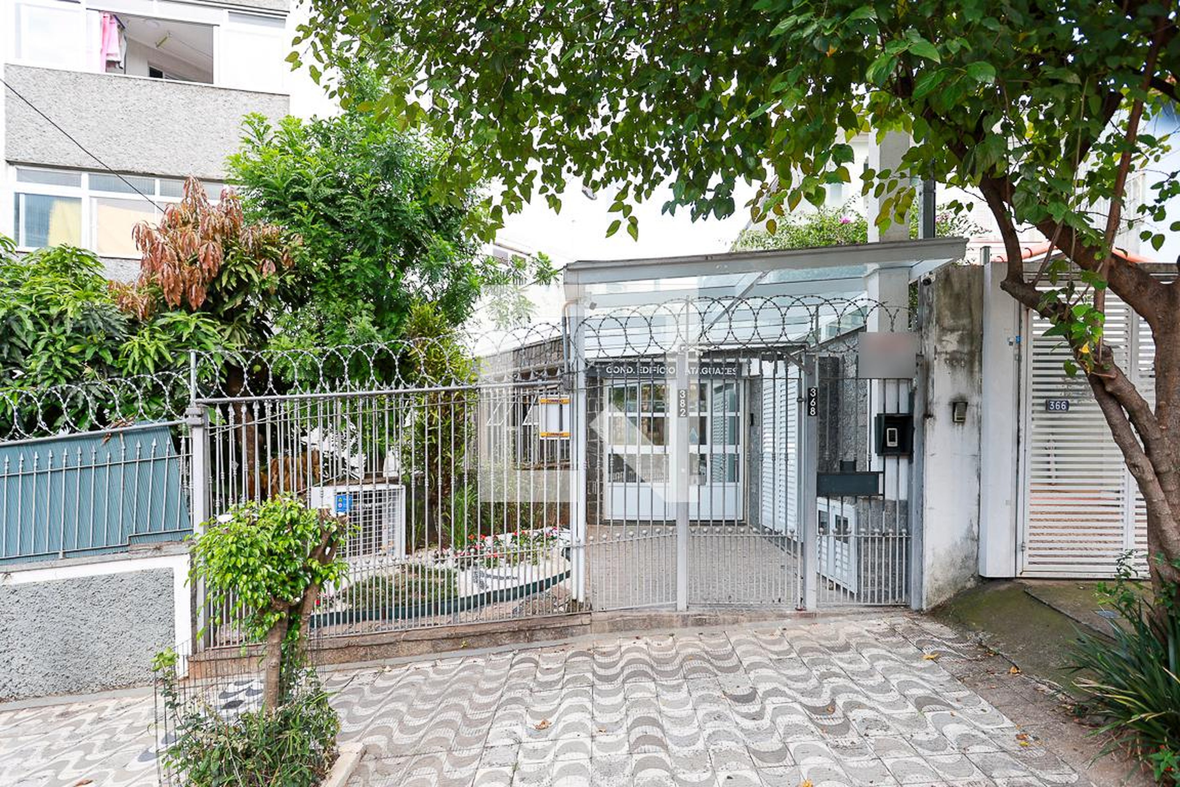 Fachada do condomínio Condomínio em Rua Cataguases, 382