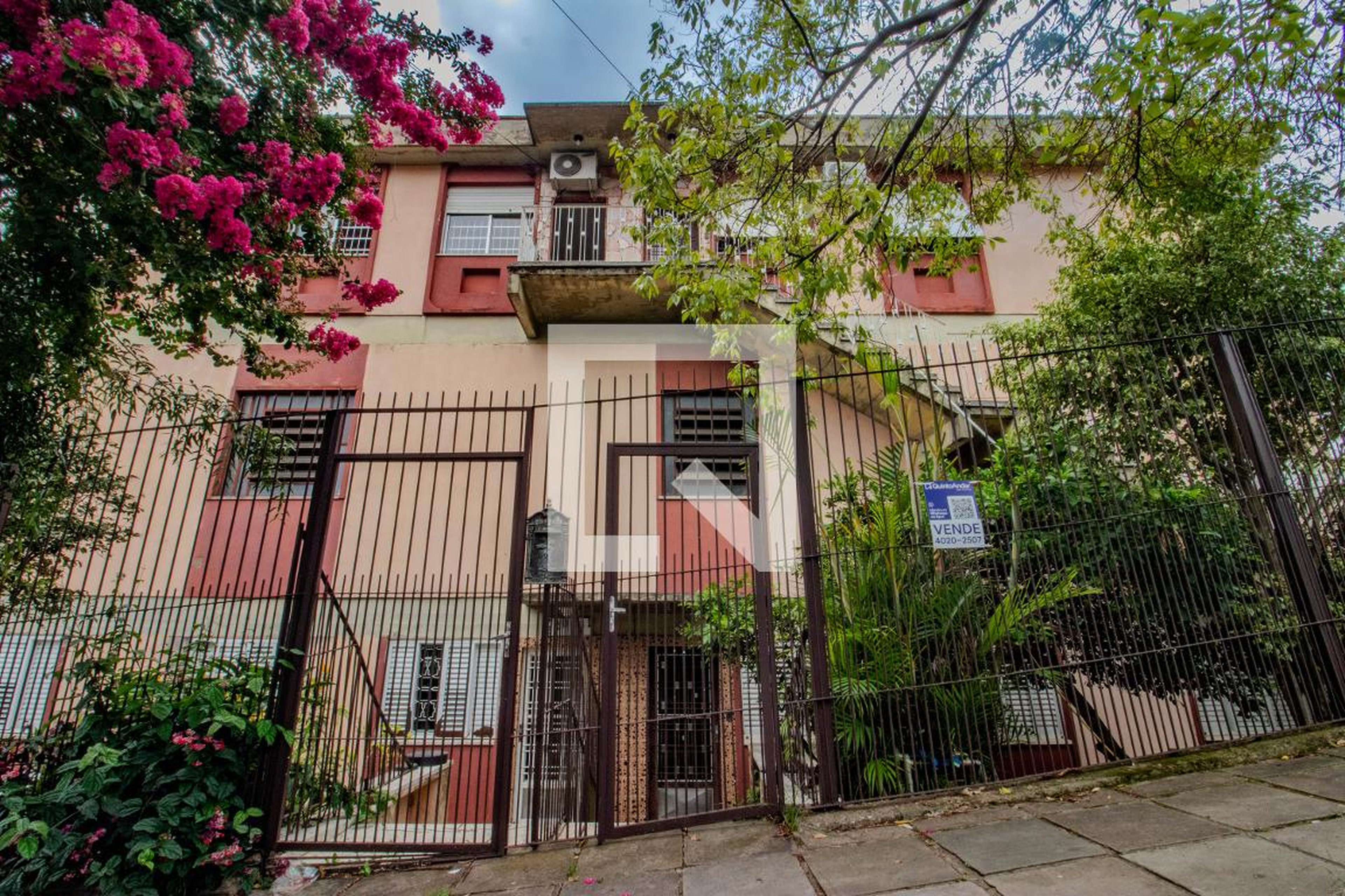 Fachada Condomínio em Rua Aquiles Pôrto Alegre, 227