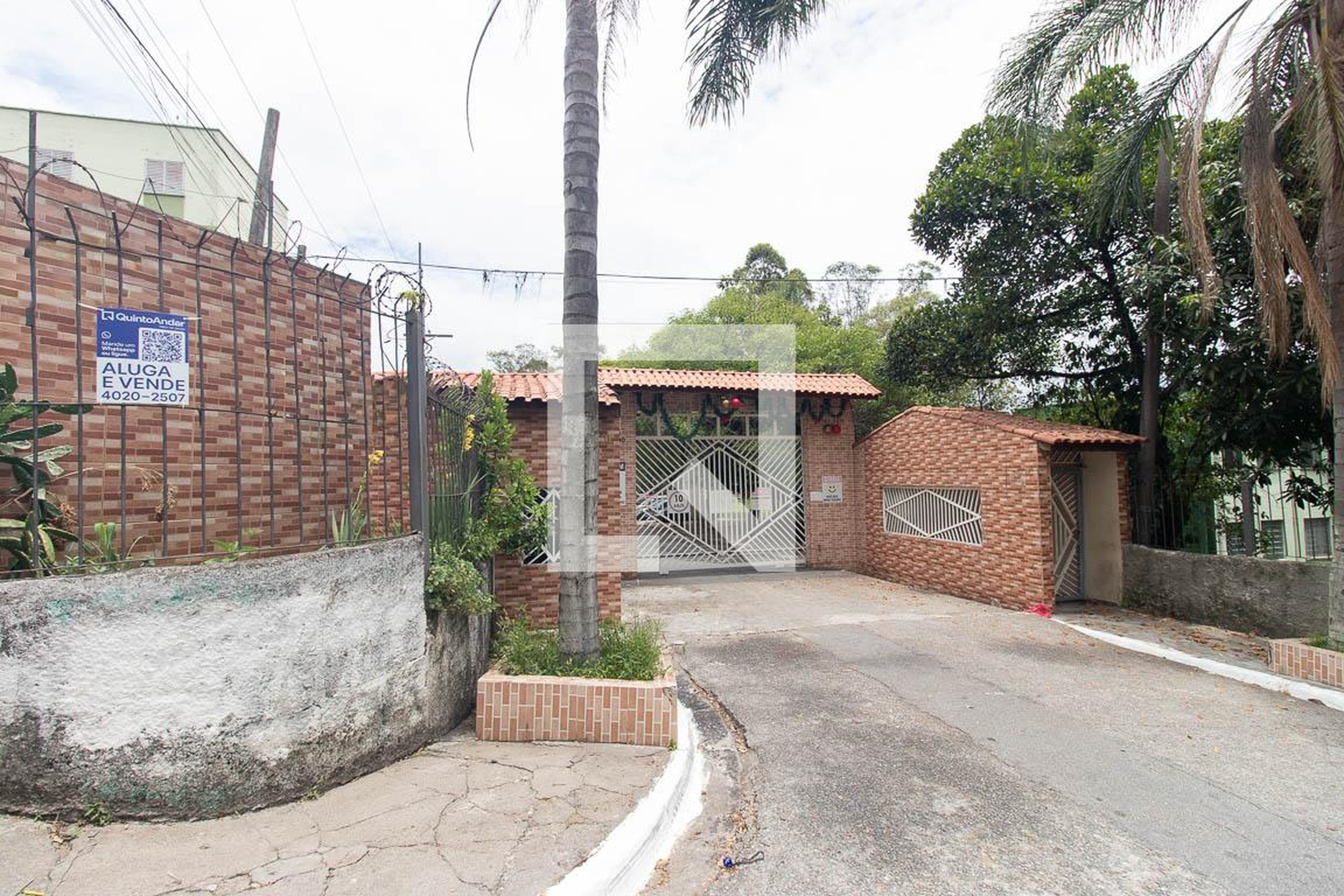 Fachada Condomínio em Rua Ari da Rocha Miranda, 1900