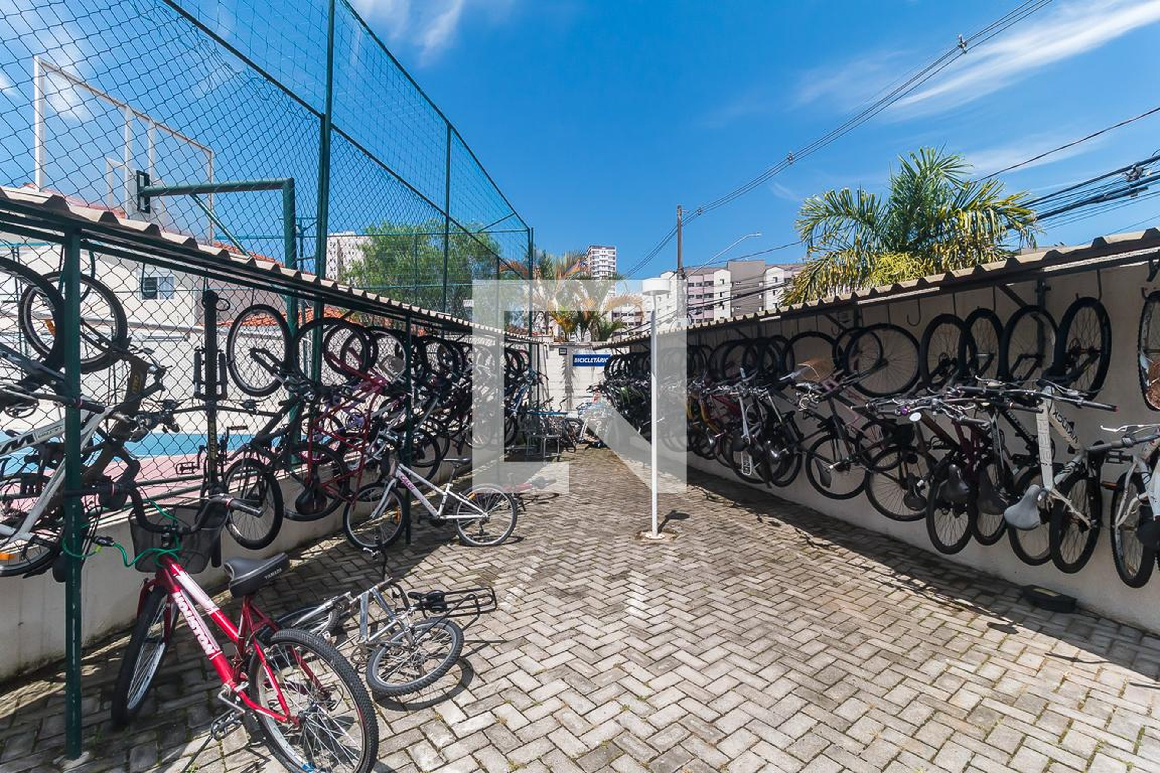 Bicicletário Condomínio em Avenida Francisco Rodrigues Filho, 1330