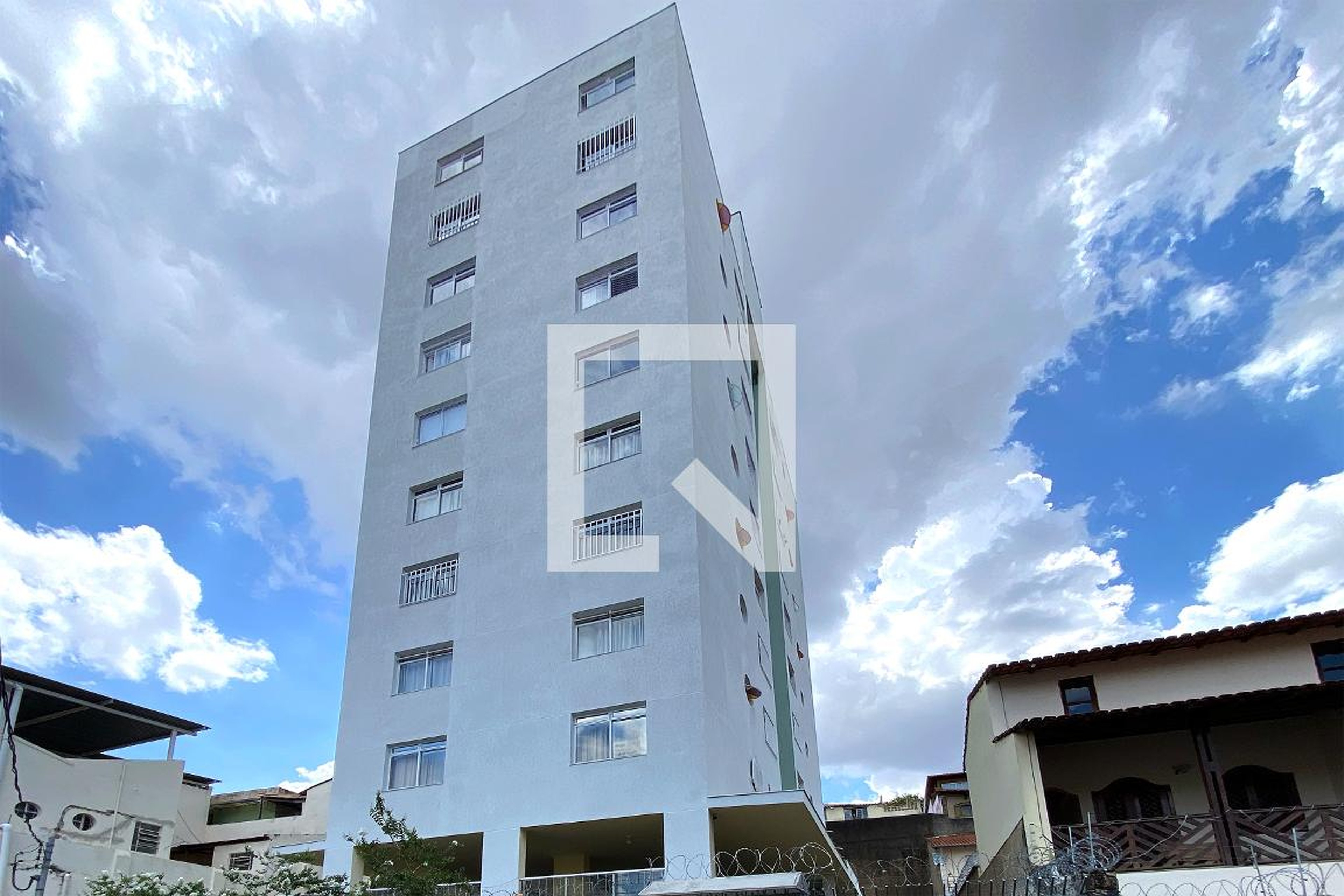 Fachada Condomínio em Rua Elói Mendes, 267