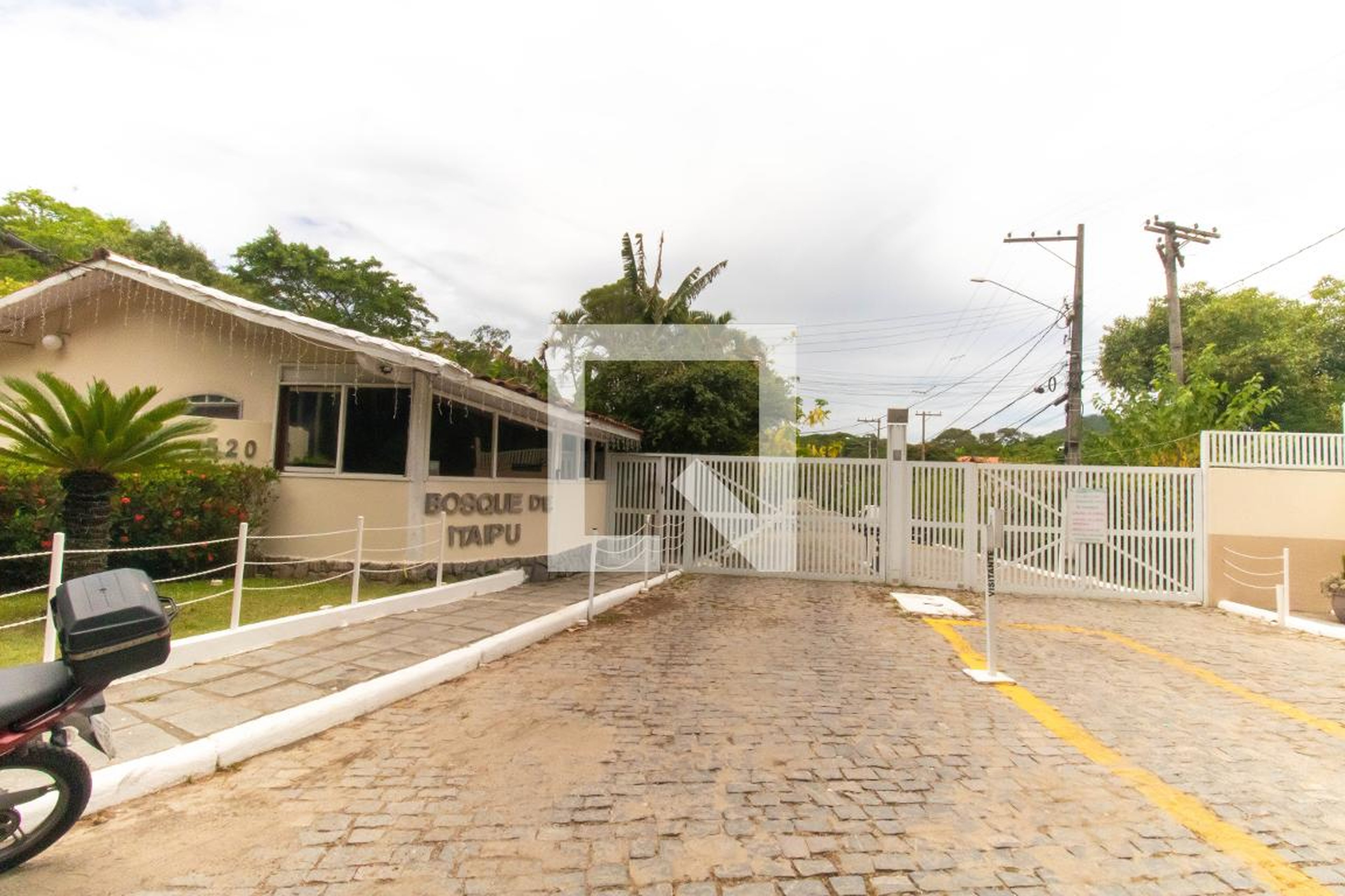 Fachada Condomínio em Estrada Marino Nunes Vieira, 520