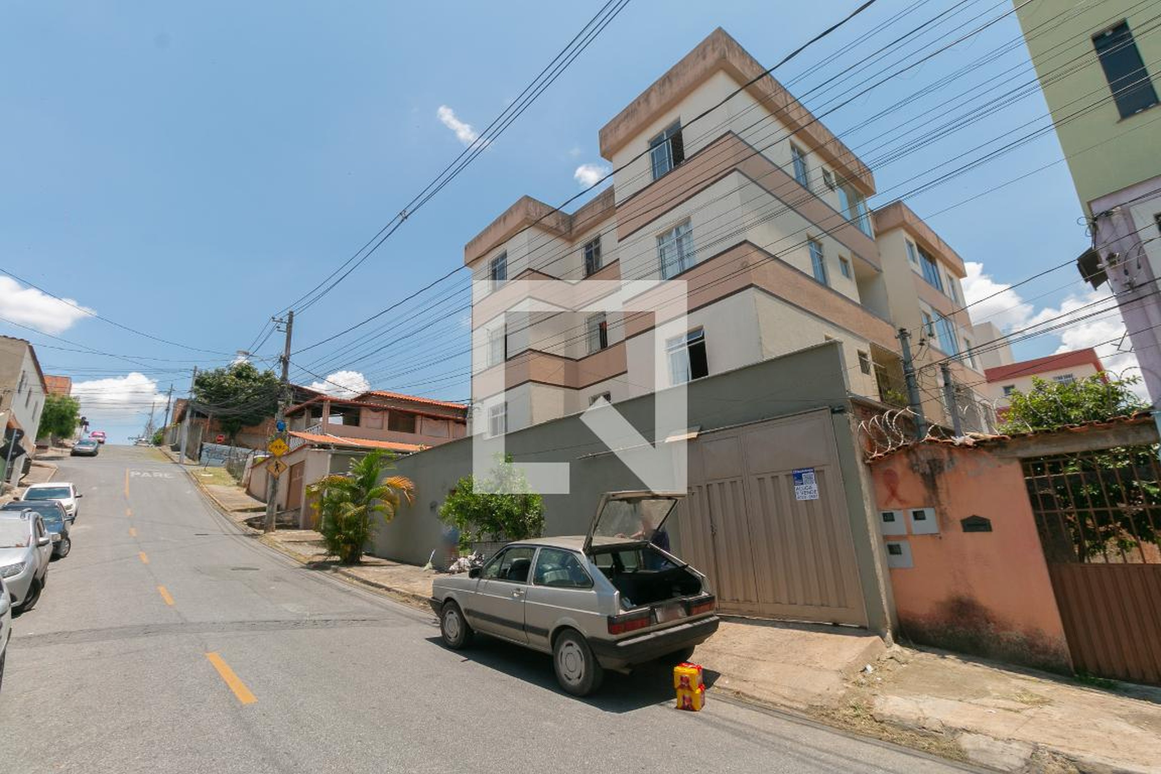 Fachada Condomínio em Rua Hildebrando de Oliveira, 198