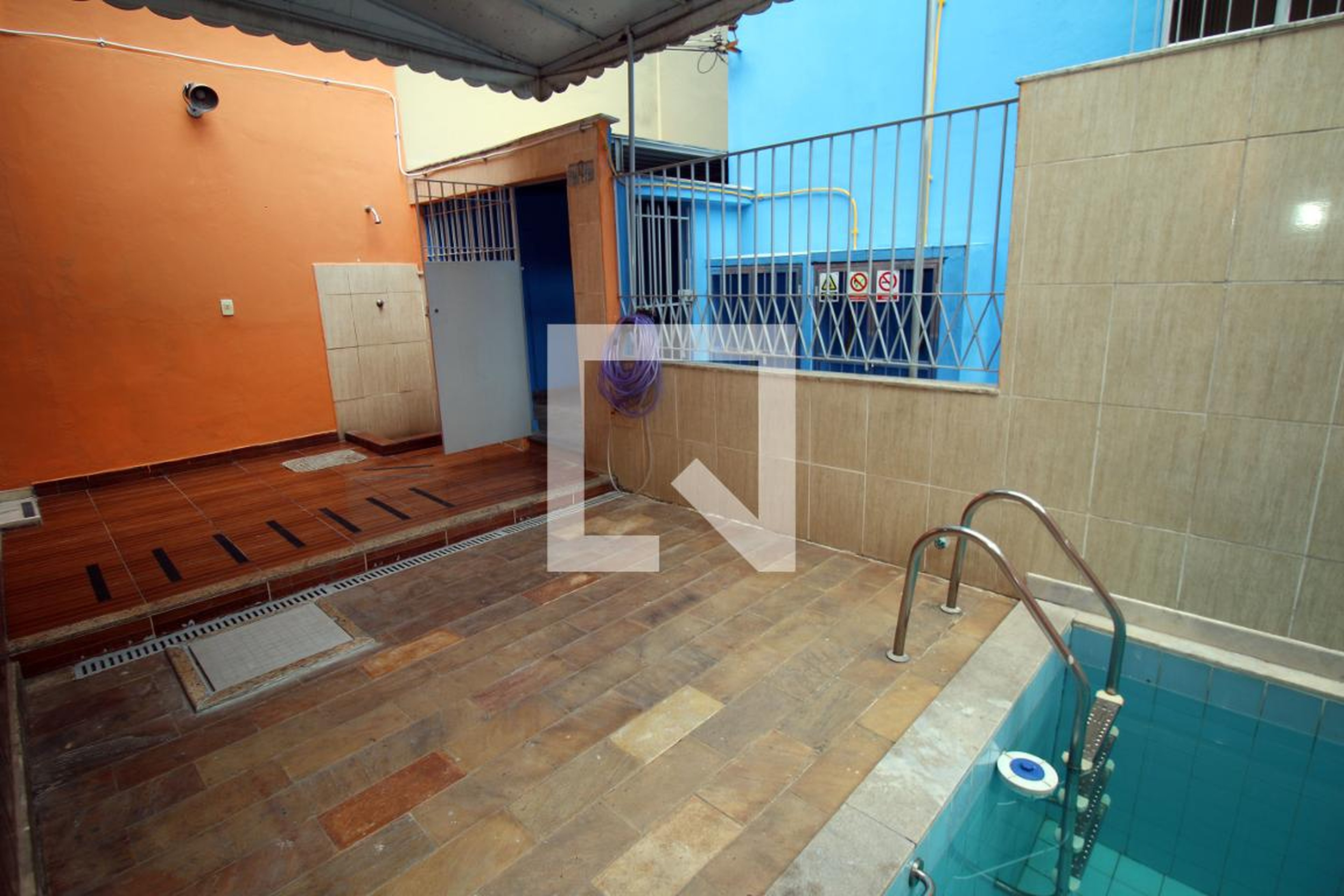 Piscina Condomínio em Rua Professor João Massena, 254