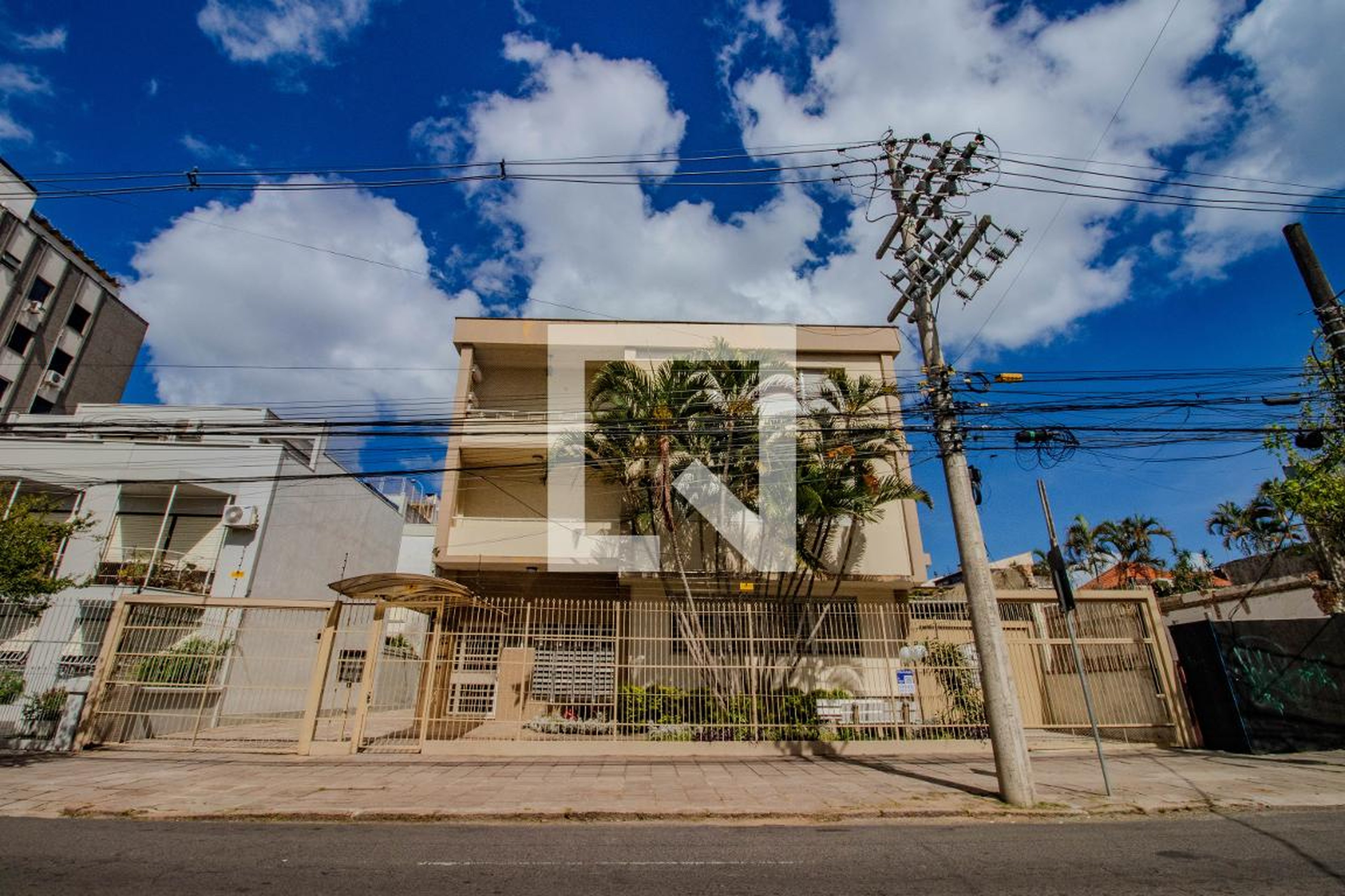 Fachada Condomínio em Rua Vicente da Fontoura, 2394