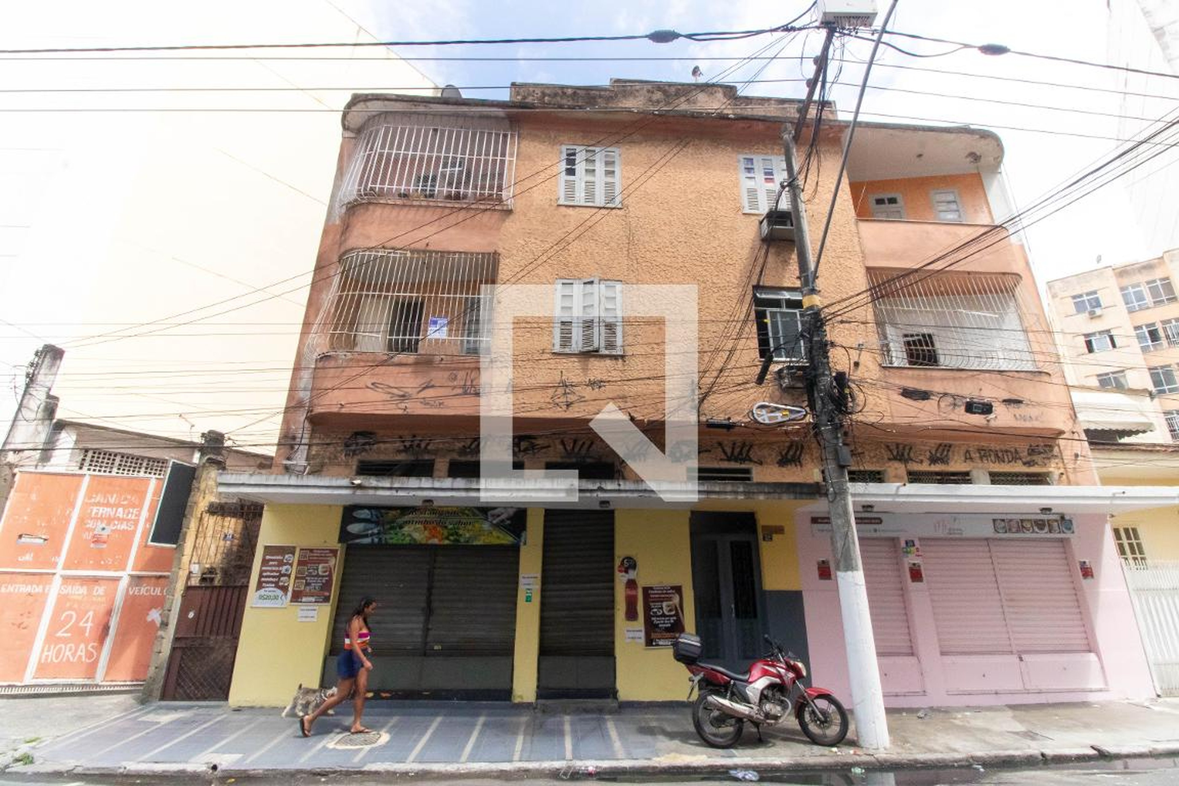 Fachada Condomínio em Rua General Andrade Neves, 32