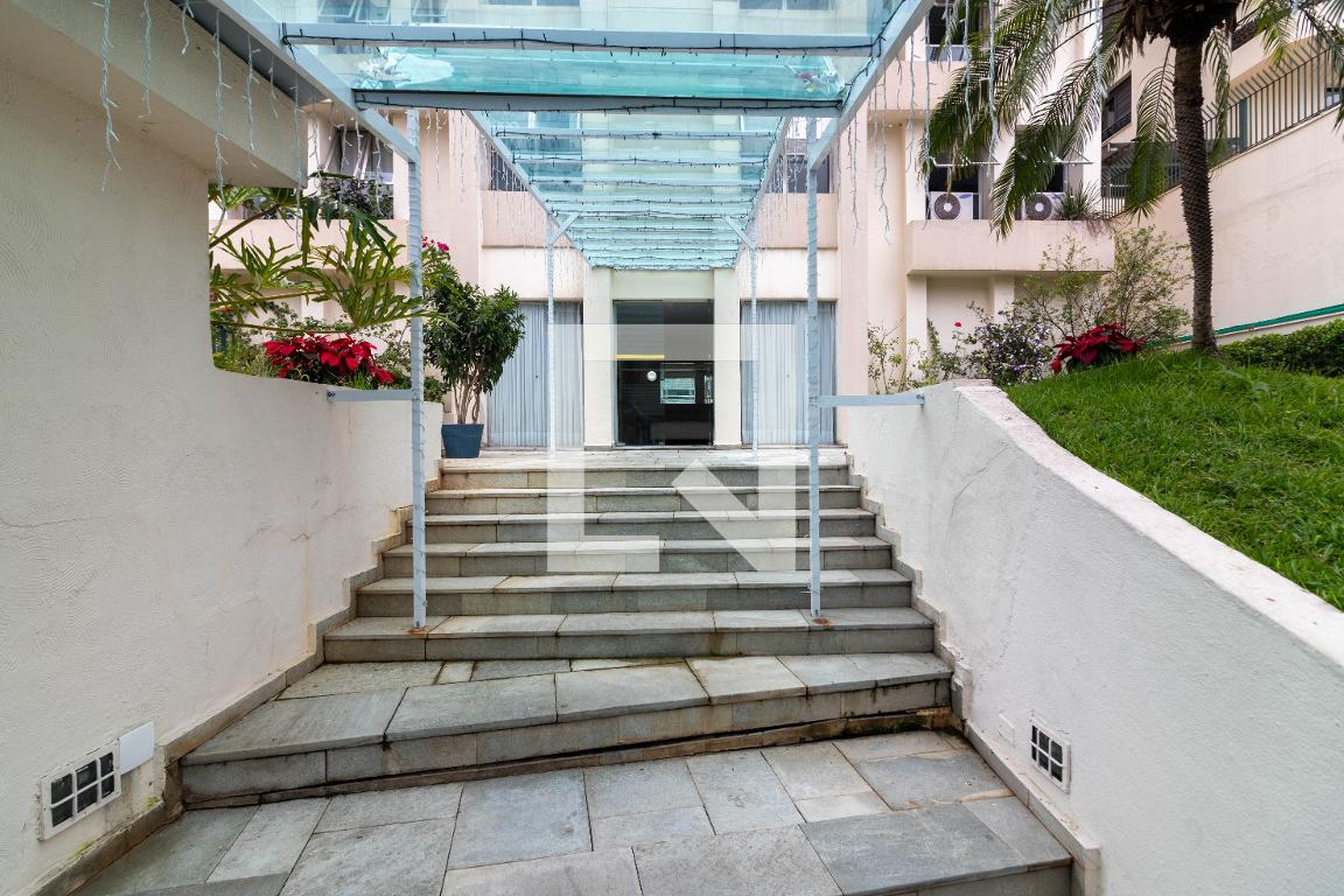 Entrada - Village Studium