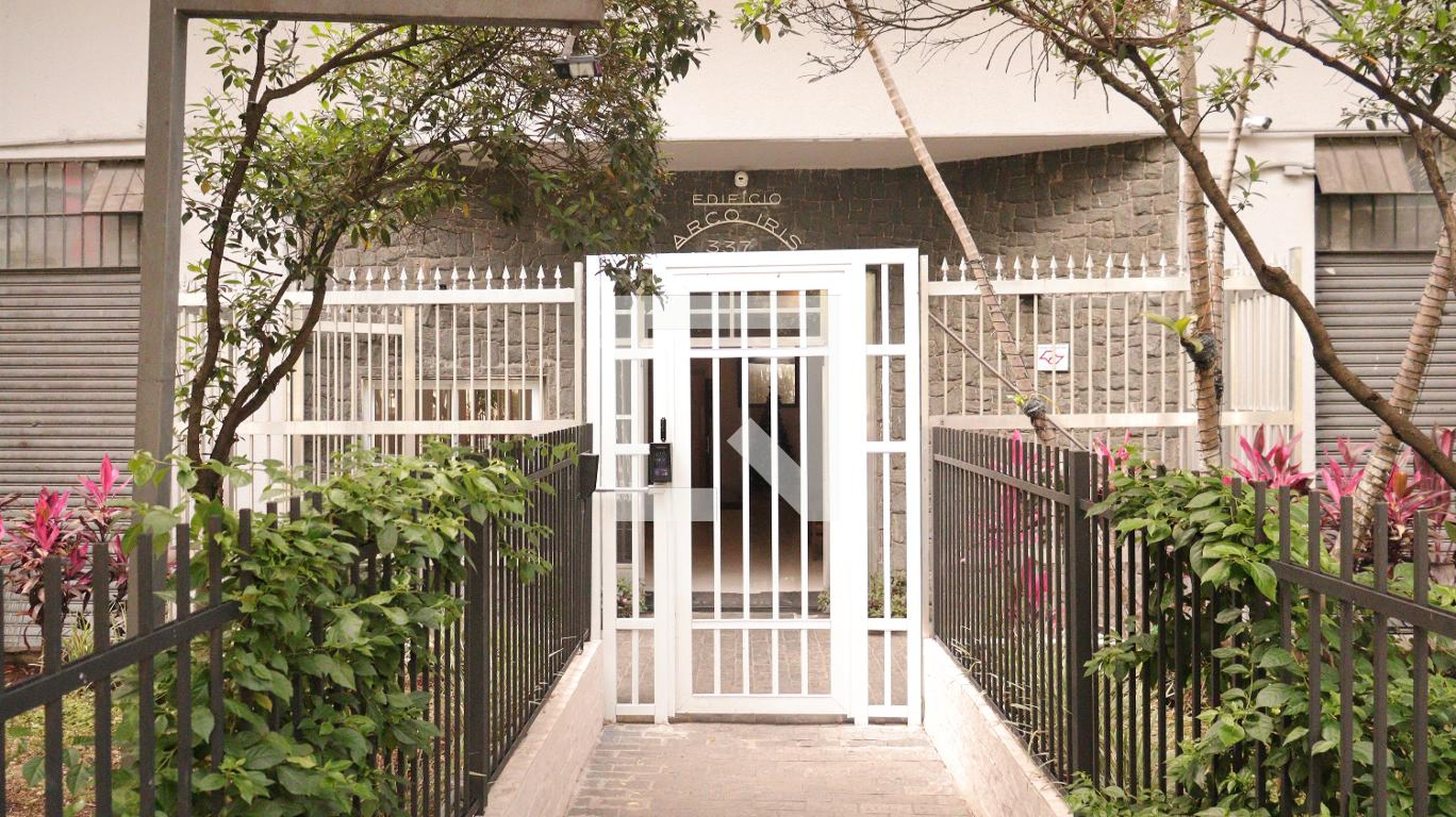 Entrada - Edifício Arco-Iris