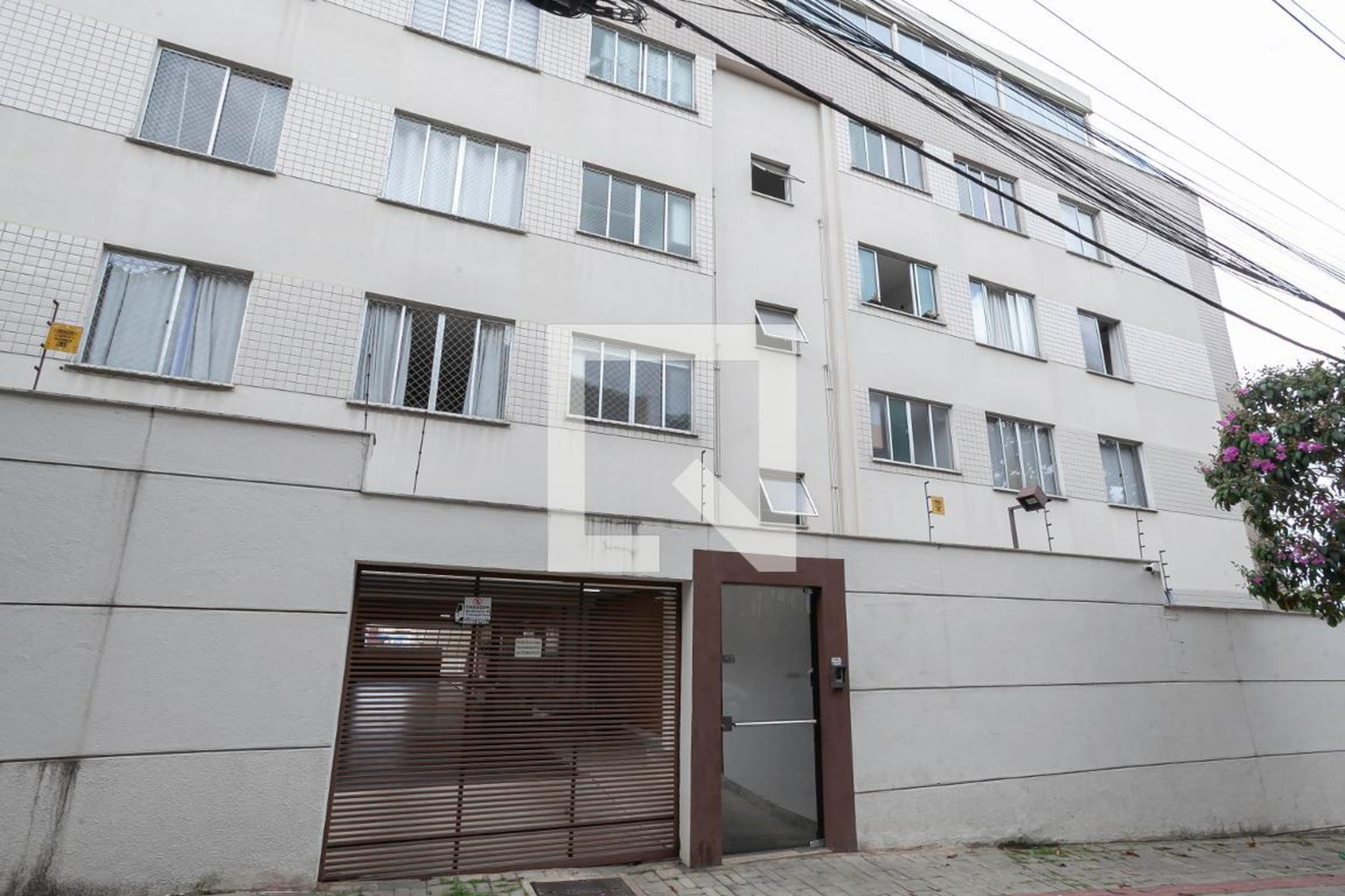 Fachada Condomínio em Rua Maria de Souza Alves, 451