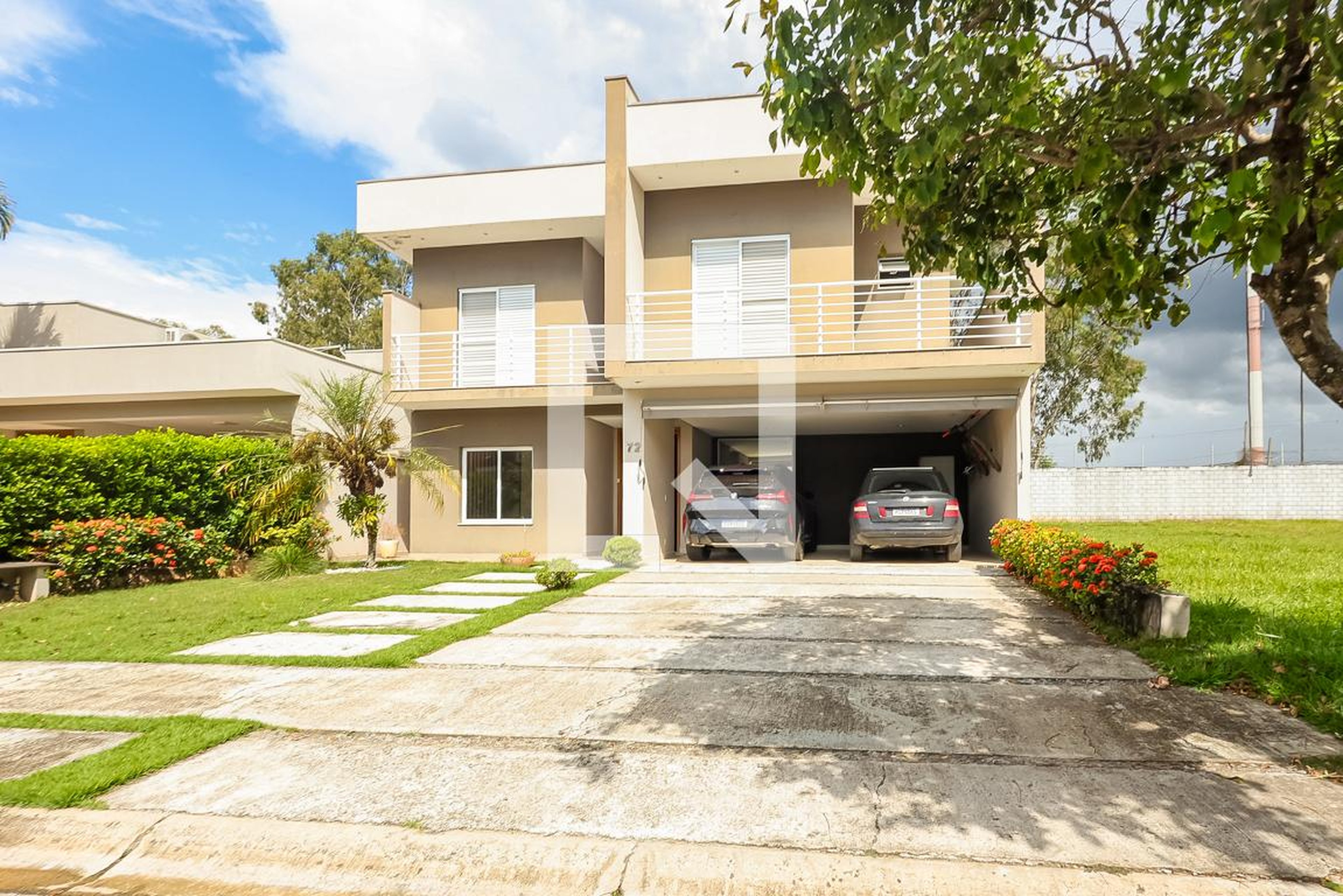 Fachada Condomínio em Rua Uvaia, 72