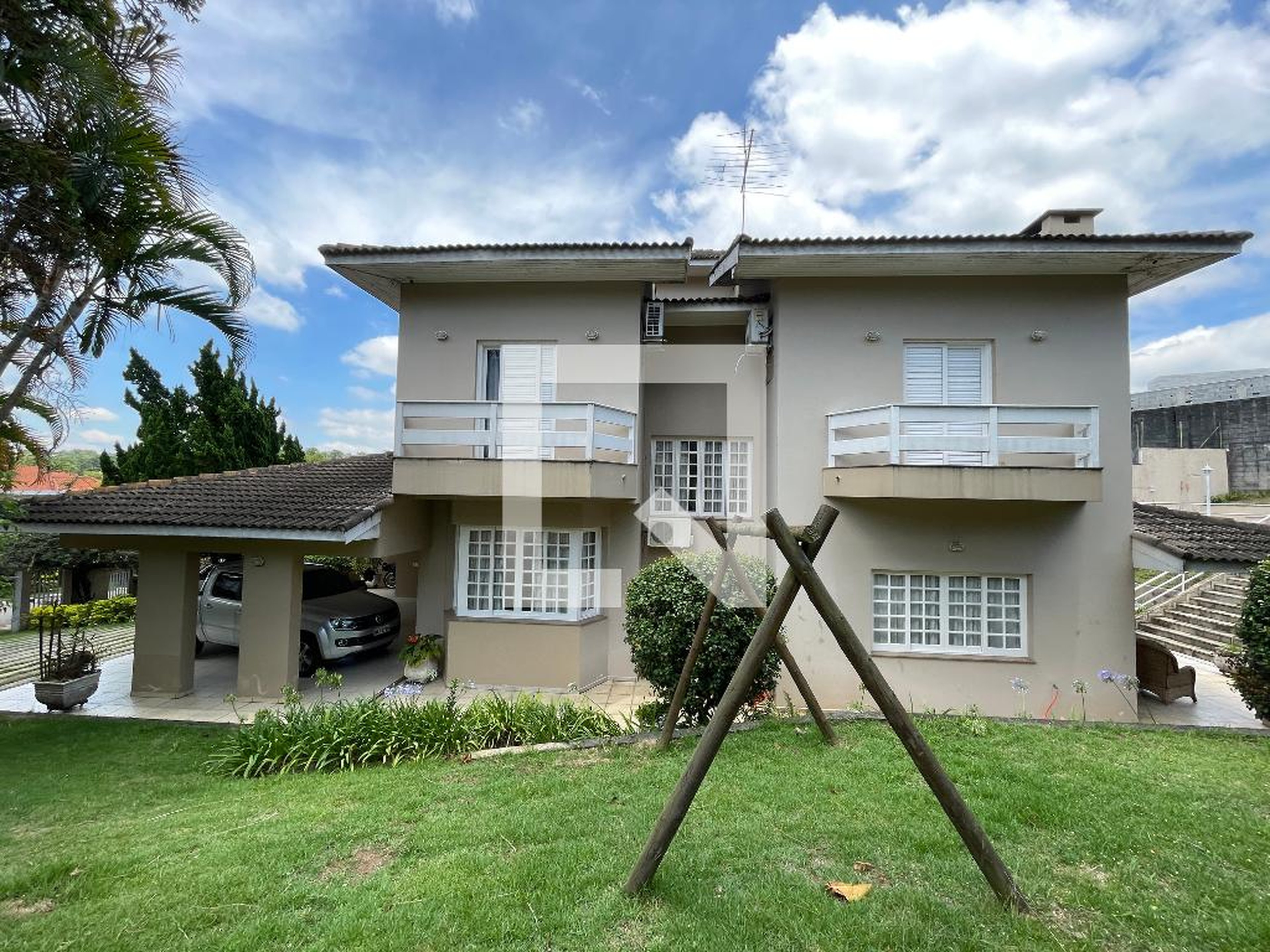 Fachada Condomínio em Rua Saxao, 18