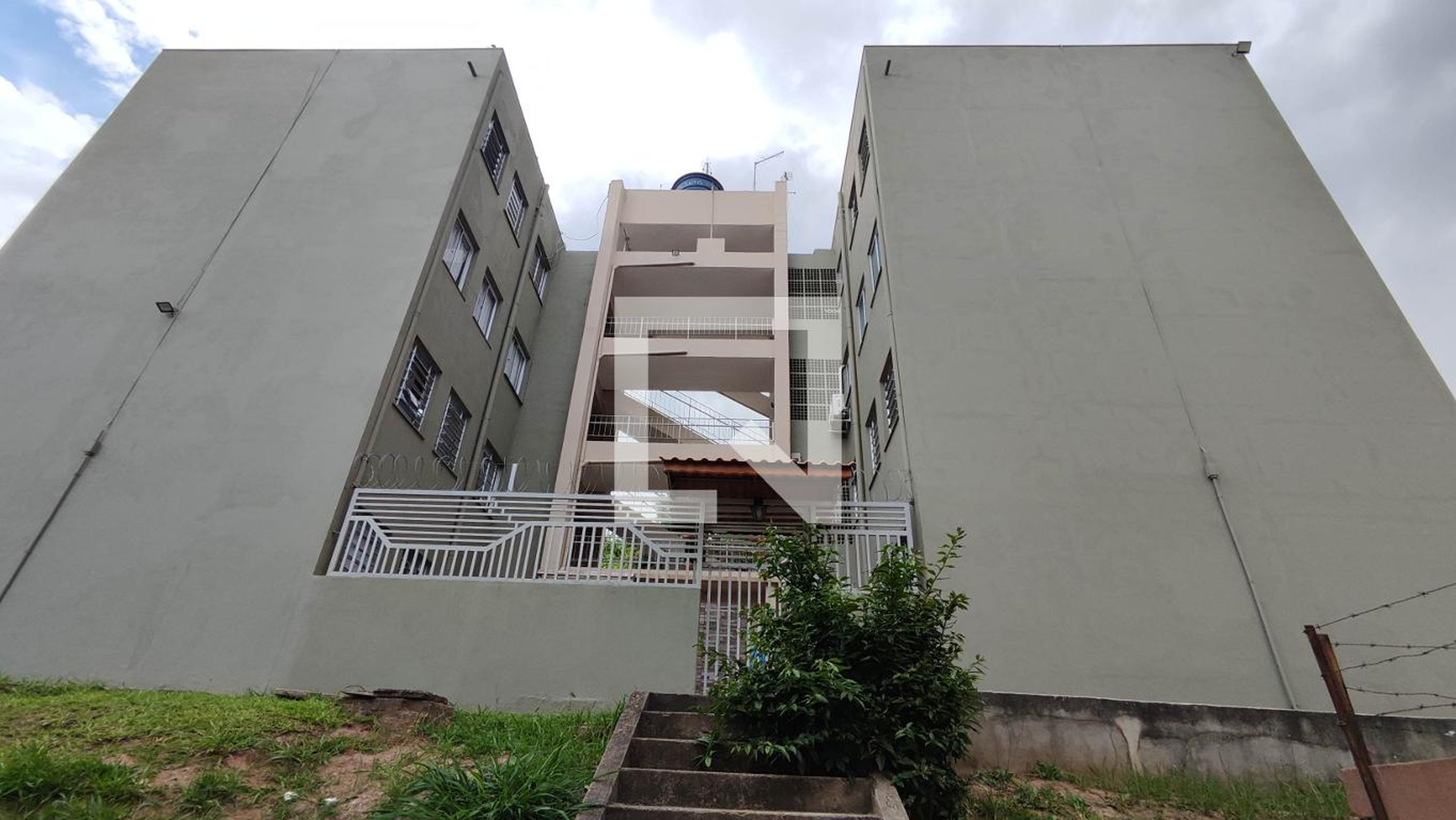 Fachada Condomínio em Avenida Governador Jânio Quadros, 733