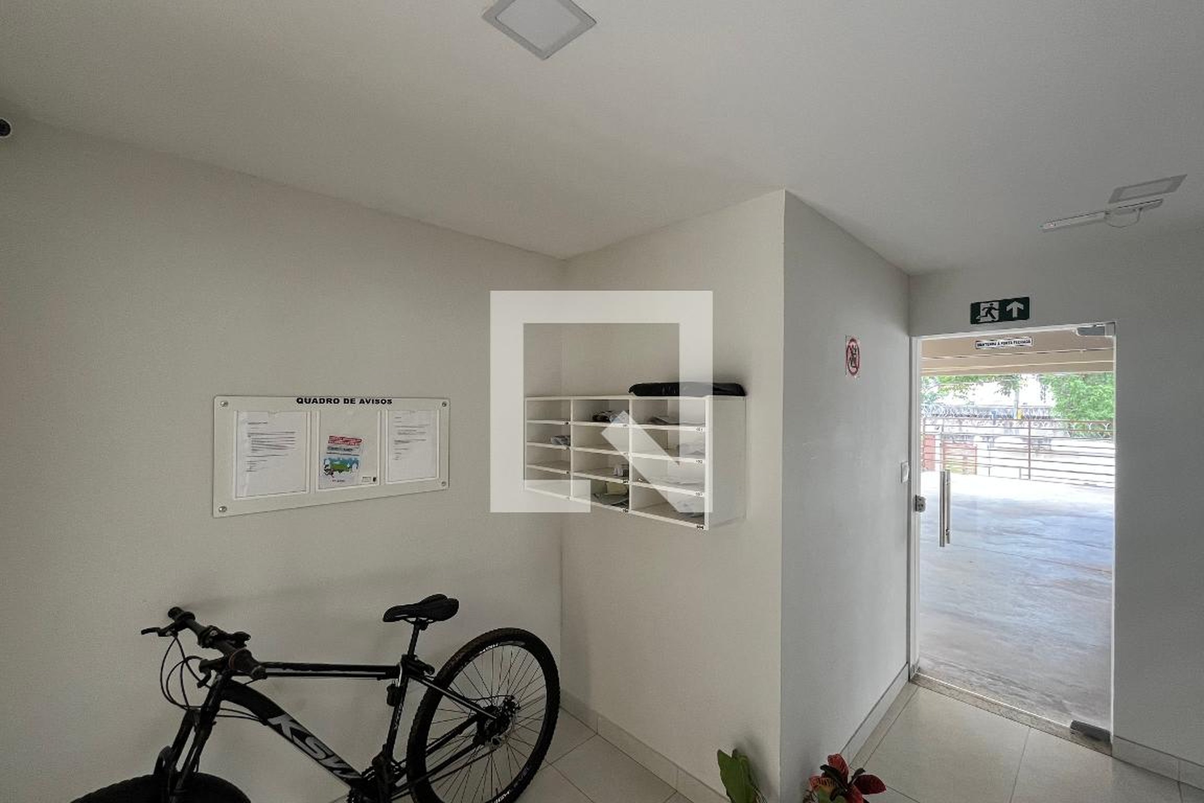 Hall Condomínio em Rua Aimée Semple Mcpherson, 92